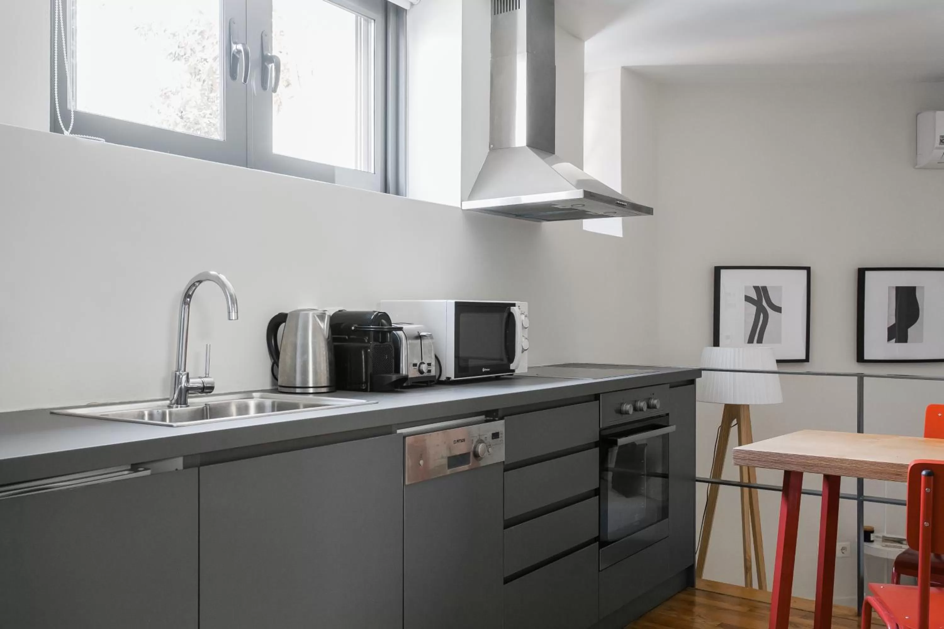 Dining area, Kitchen/Kitchenette in ZOIA The Hill by UPSTREET