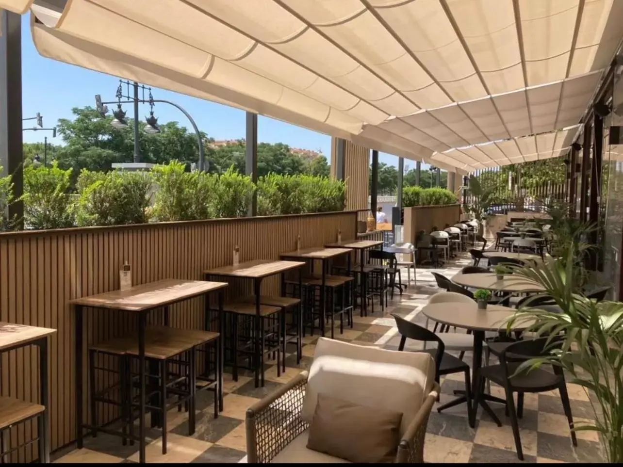 Patio, Restaurant/Places to Eat in Hotel Turia