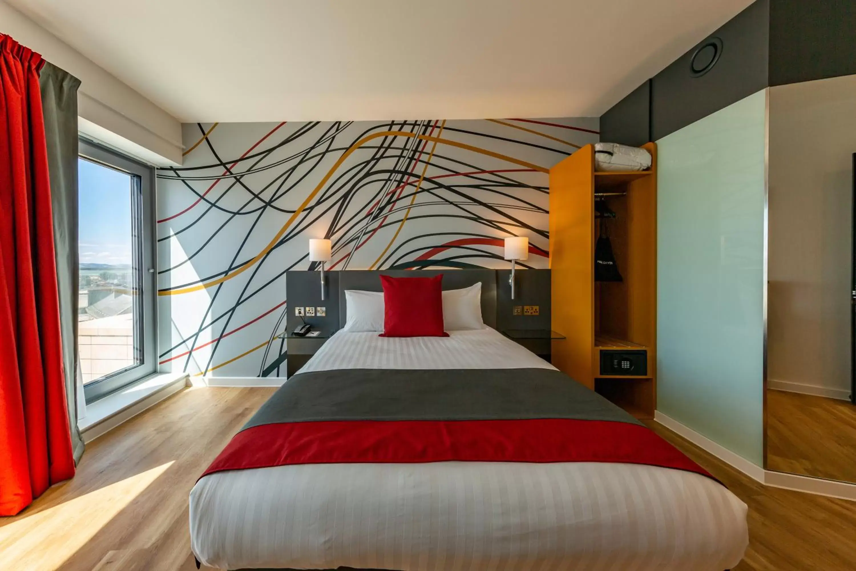 Queen Room in Four Points Flex by Sheraton Dundee Queen Room in Four Points Flex by Sheraton Dundee