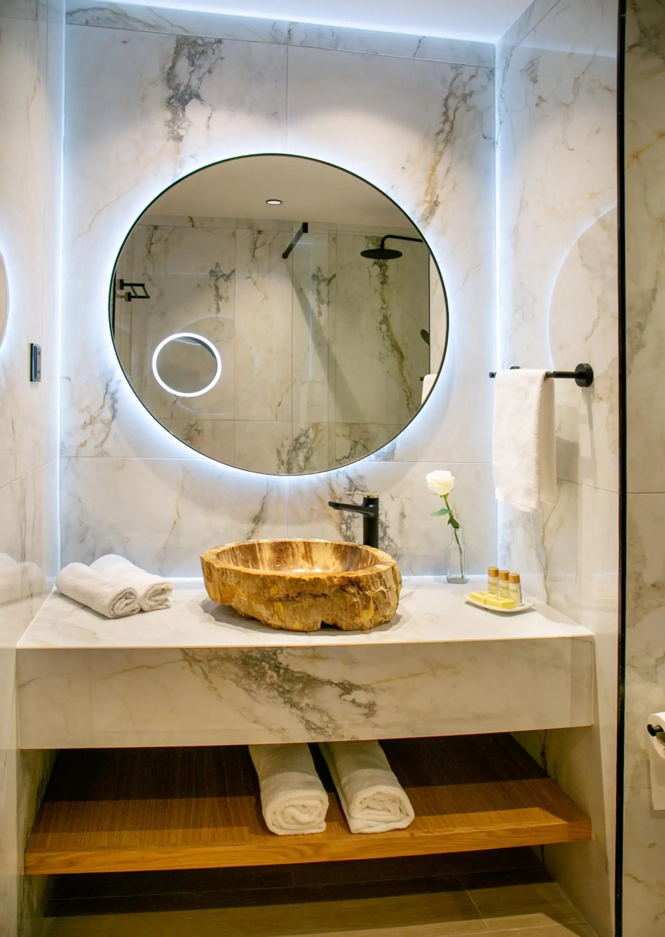 Bathroom in Asterias Beach Hotel