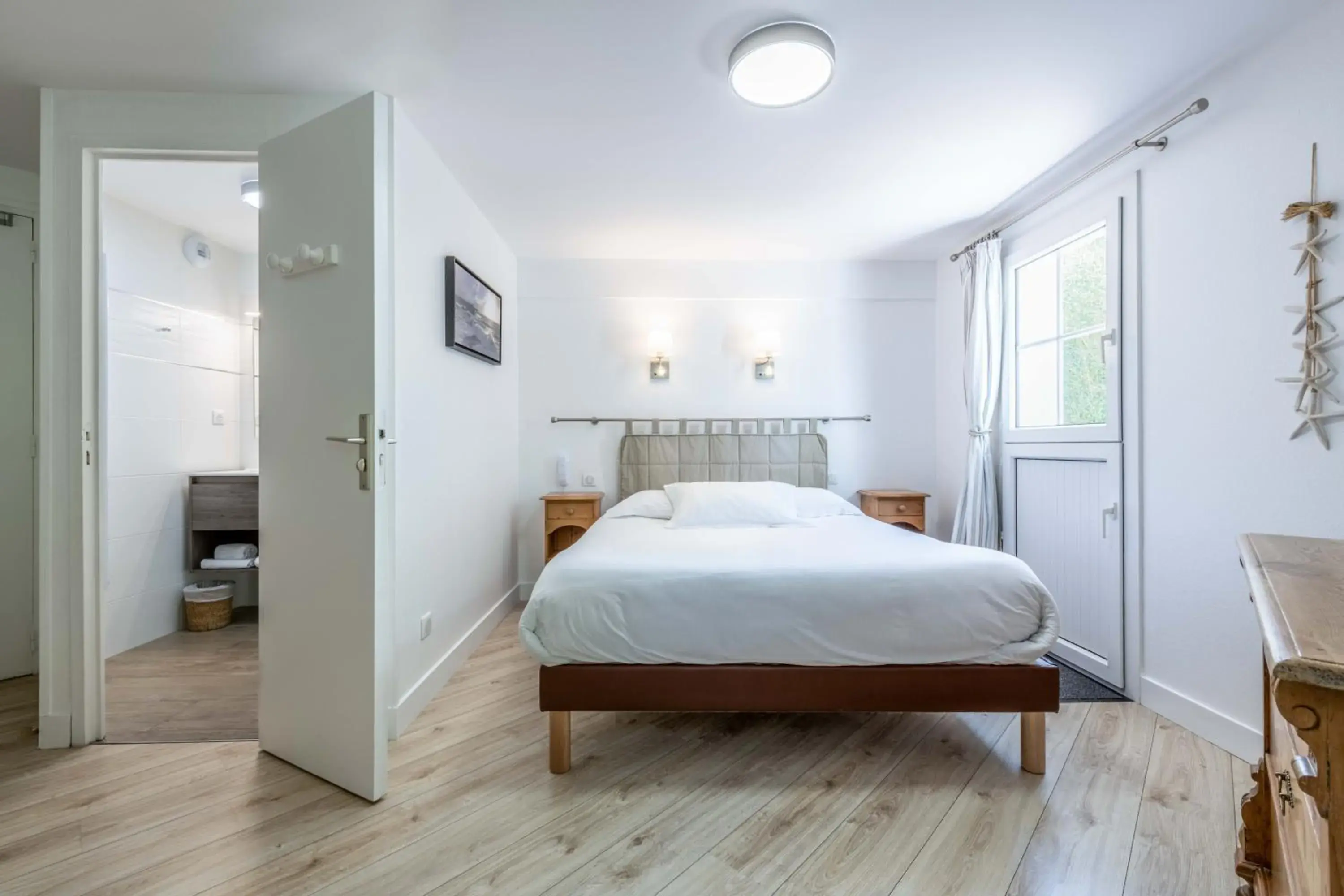 Bedroom, Bed in Hotel Le Clos Fleuri