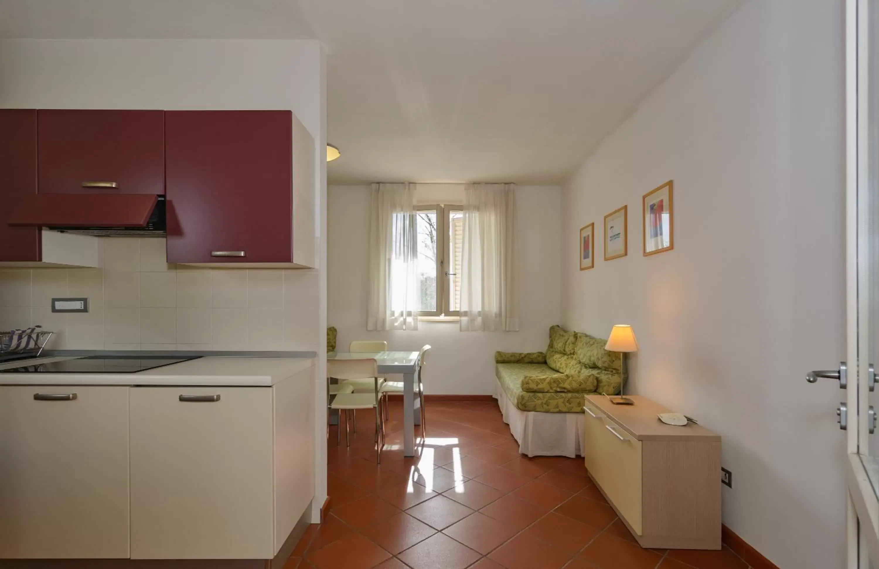 Seating area, Kitchen/Kitchenette in Residence San Rossore