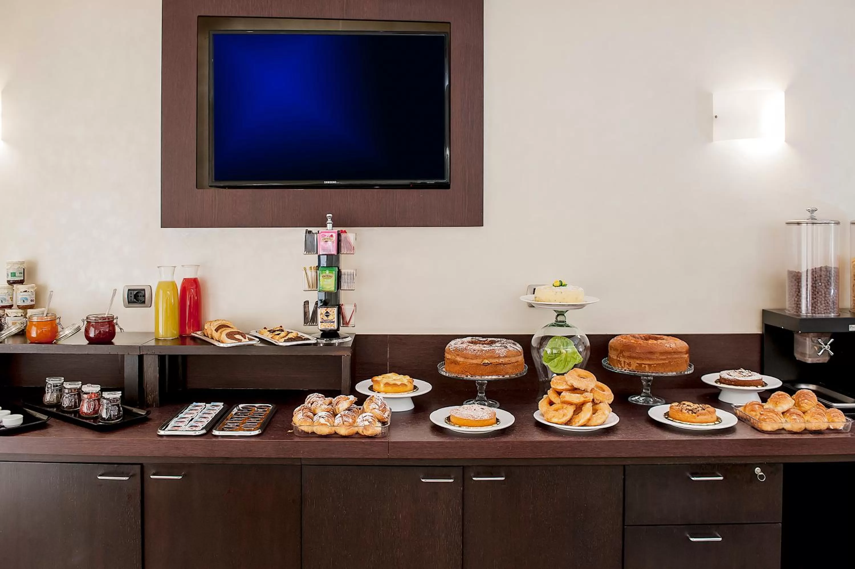 Food and drinks in Demetra Hotel