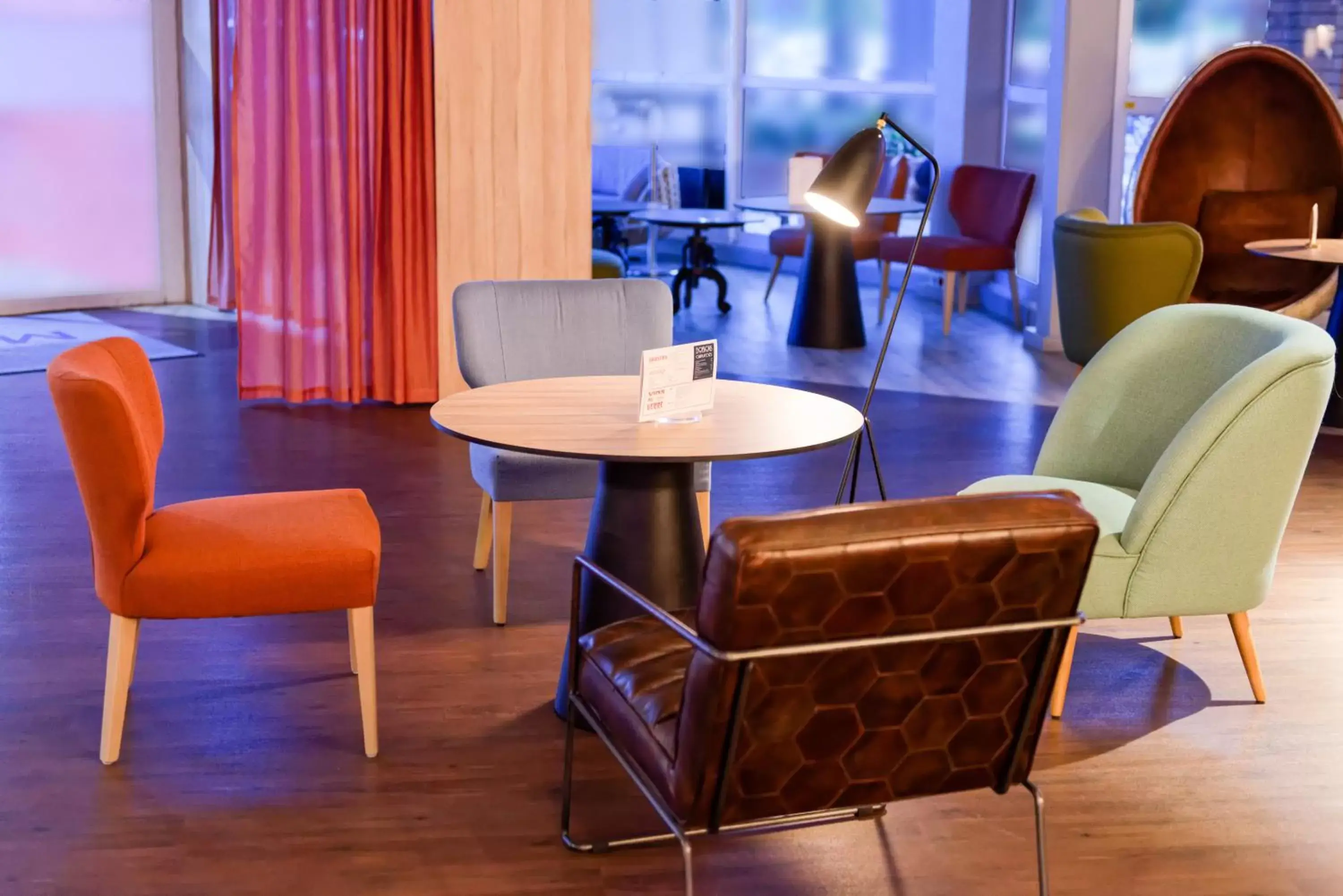 Lounge or bar, Seating Area in Hôtel Mercure Lille Aéroport