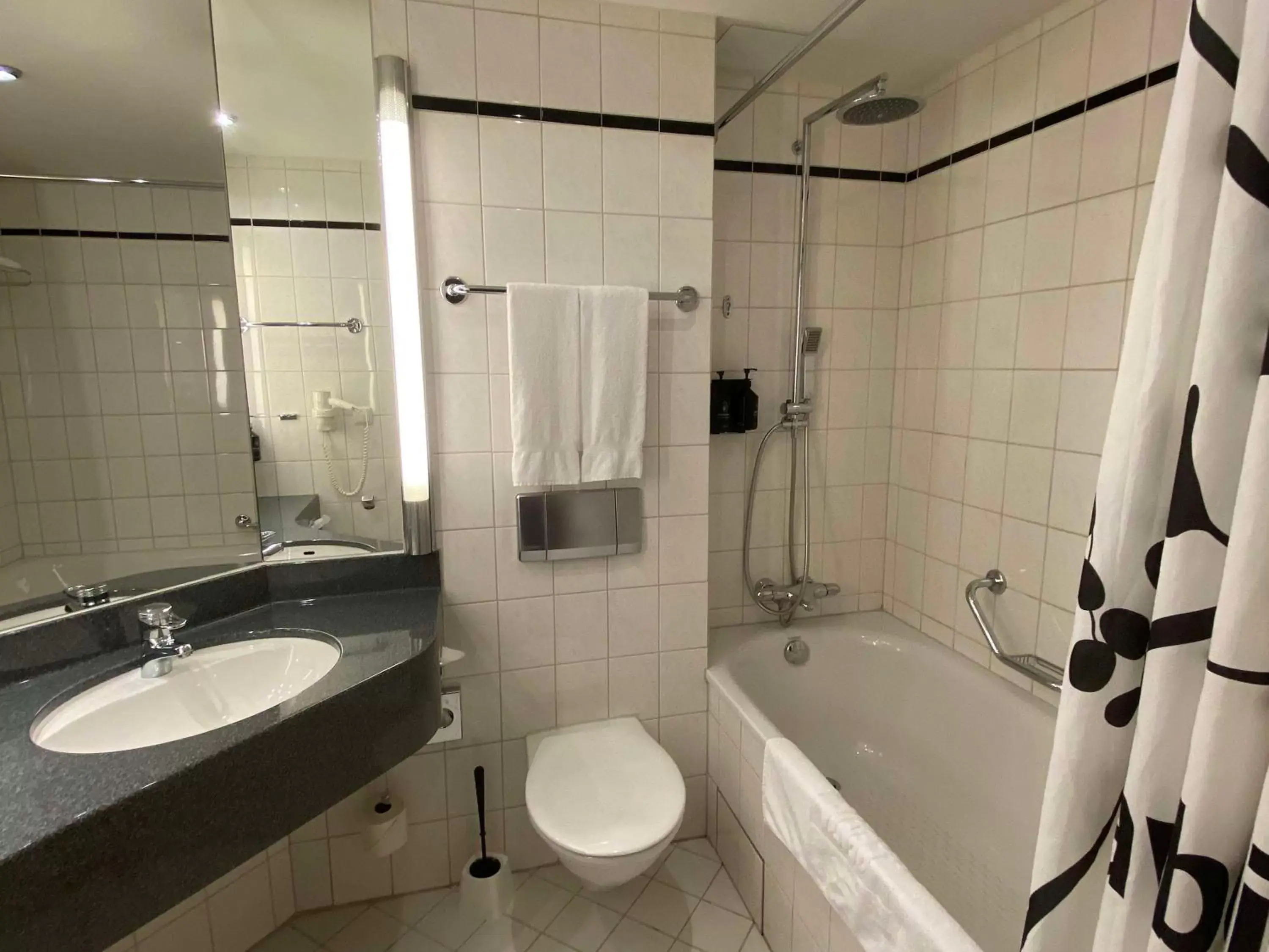 Bathroom in Mercure Hotel Gera City