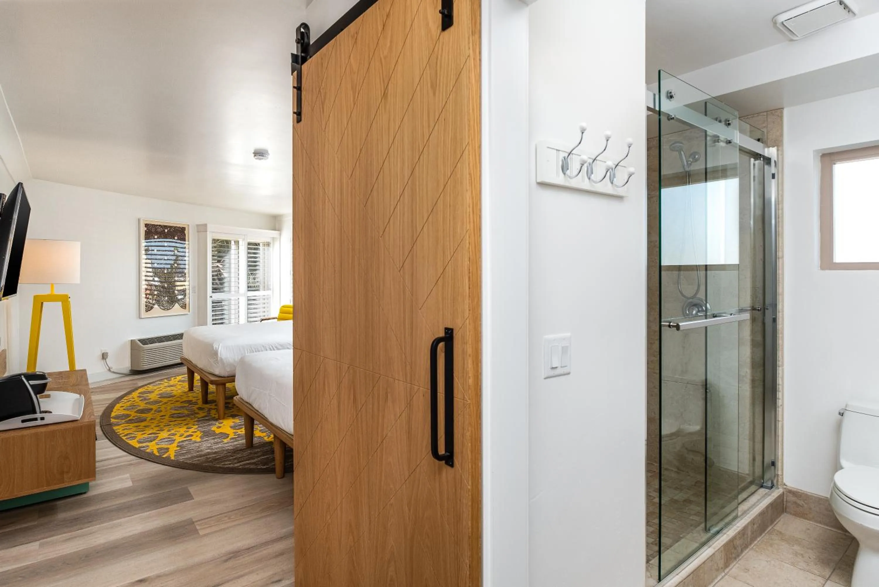 Bathroom, Bed in Ocean Park Inn