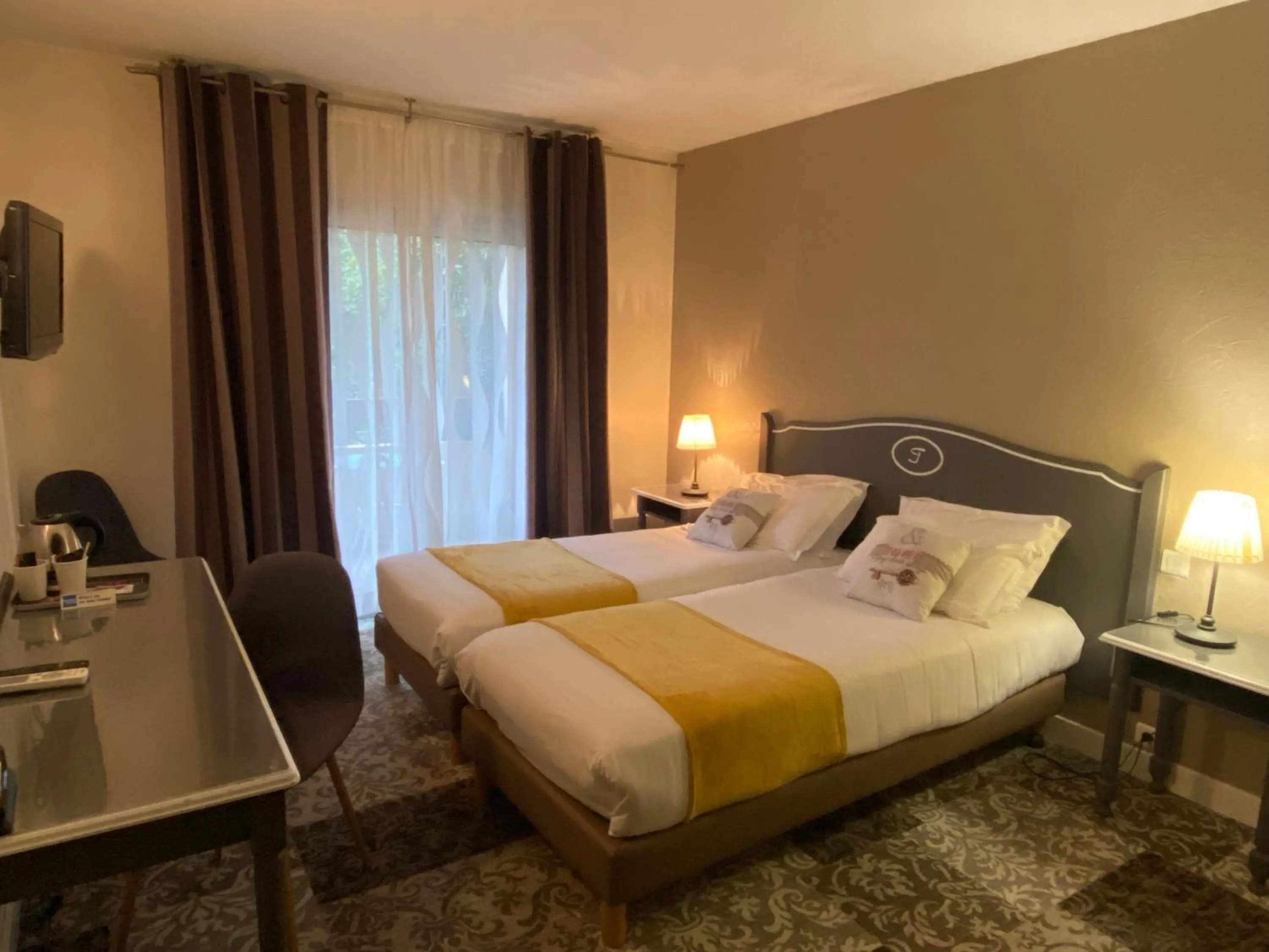 View (from property/room), Bed in Le Floréal