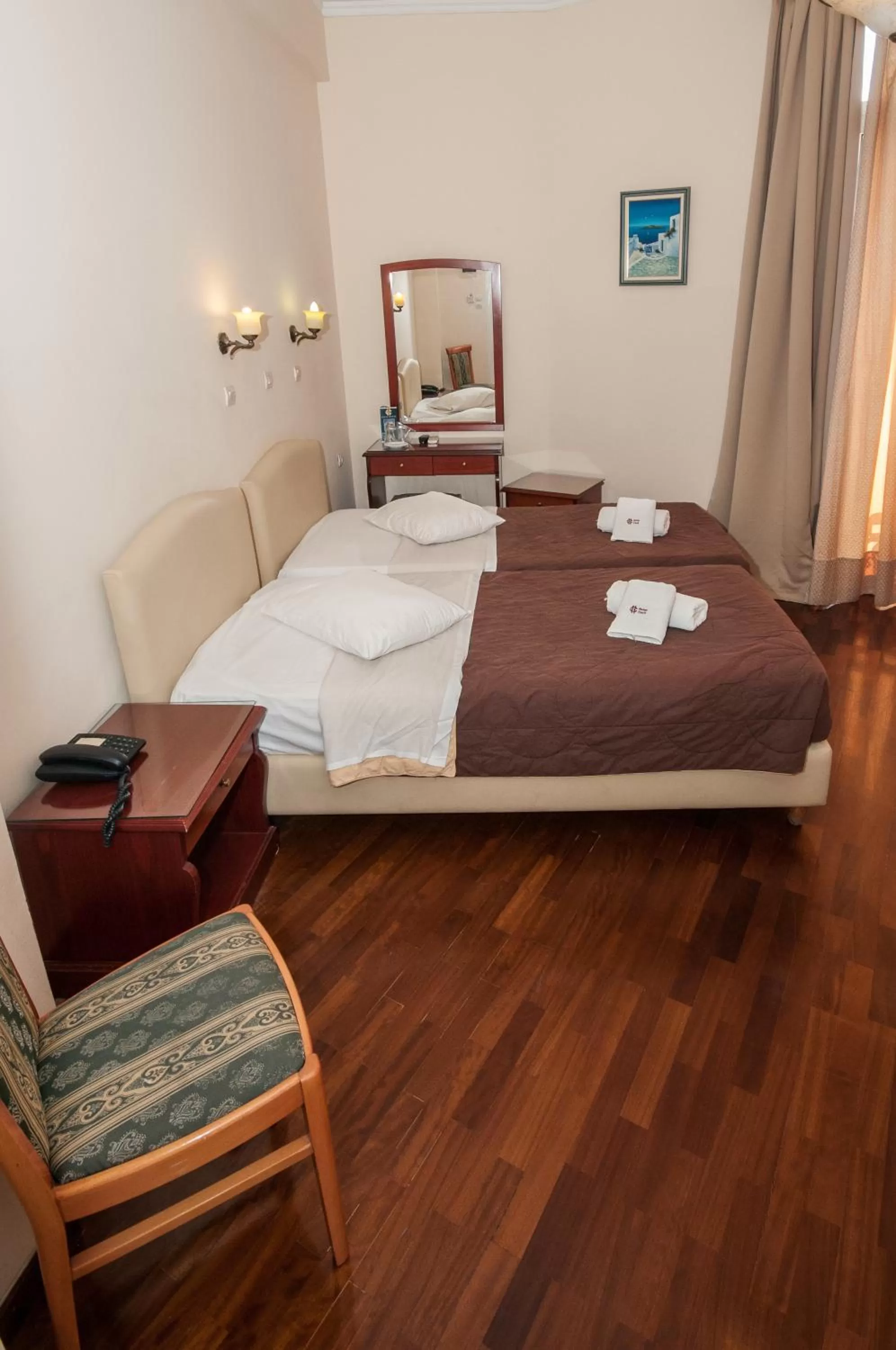 Photo of the whole room, Bed in Cecil Hotel