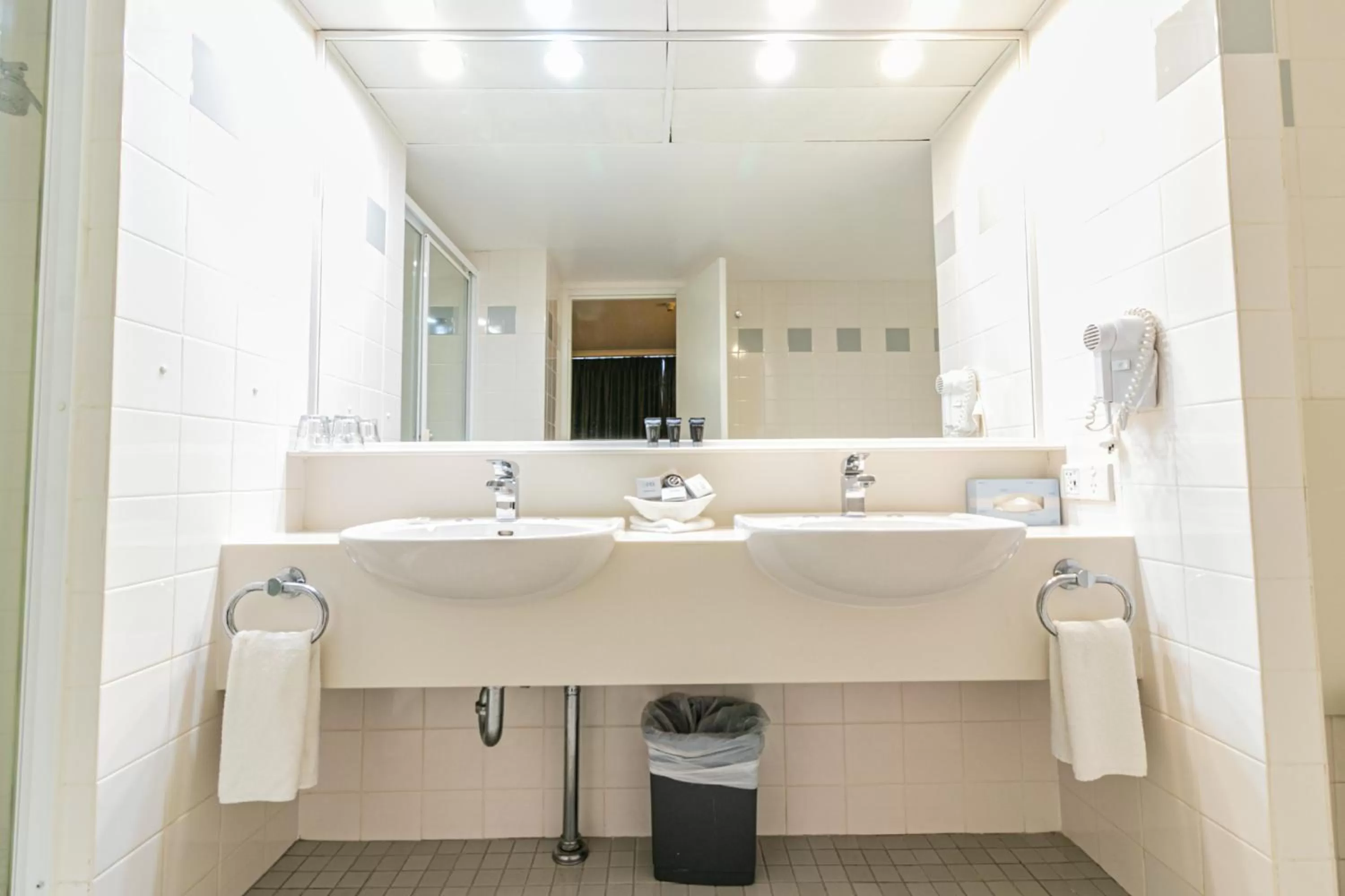 Absolute Beachfront Opal Cove Resort