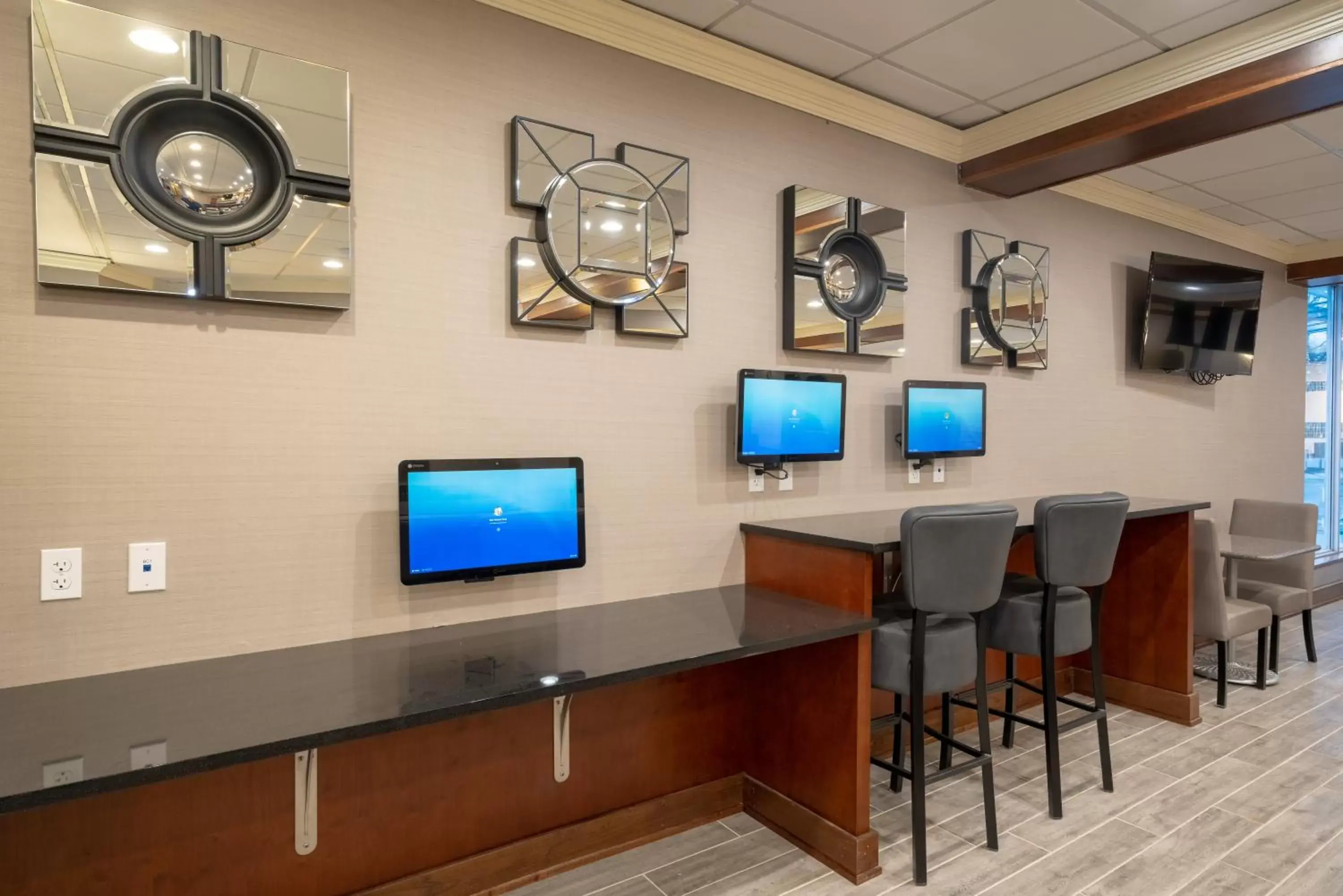 Business facilities in Best Western Premier Airport/Expo Center Hotel