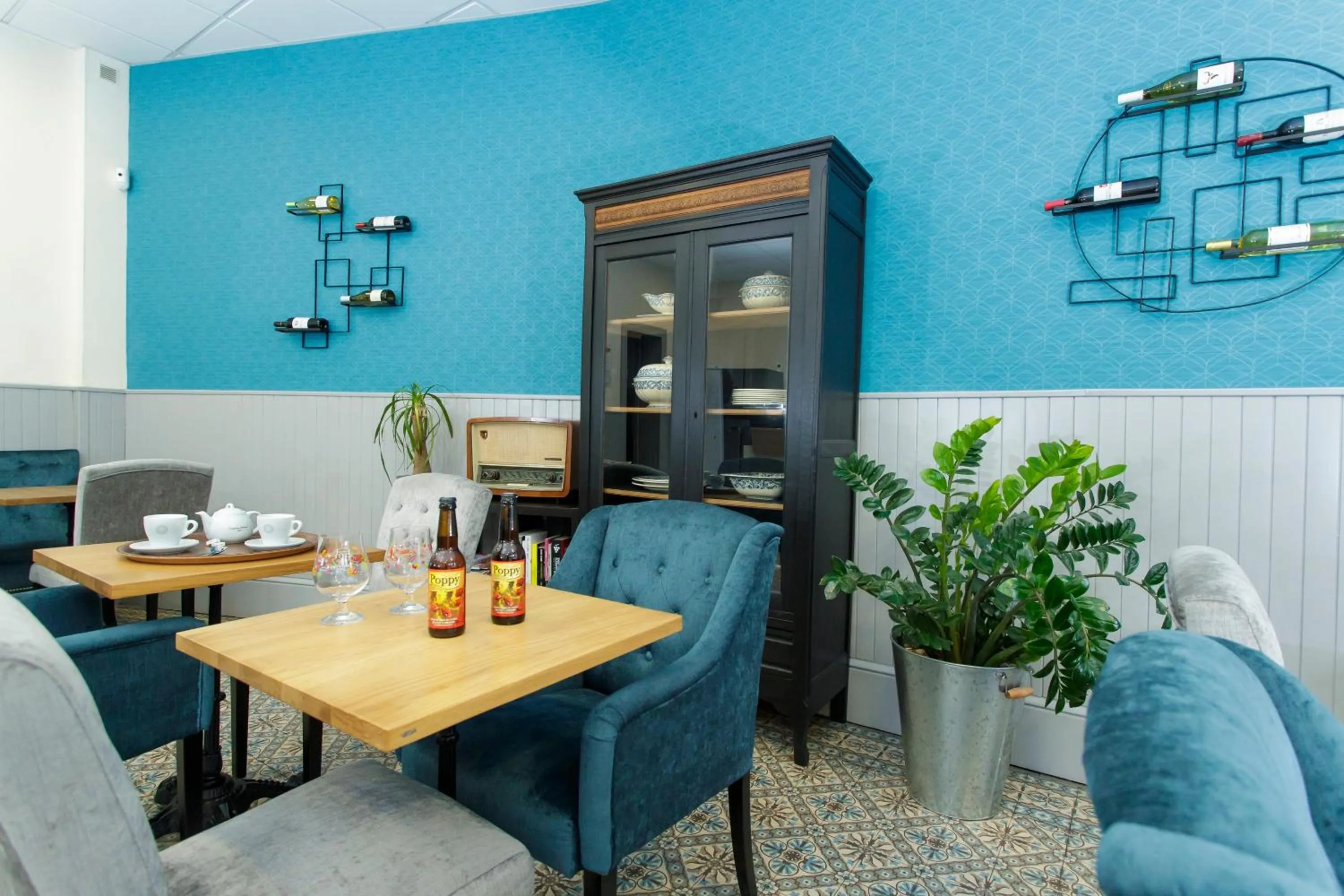 Seating area in Logis Hotel & Restaurant de la Basilique