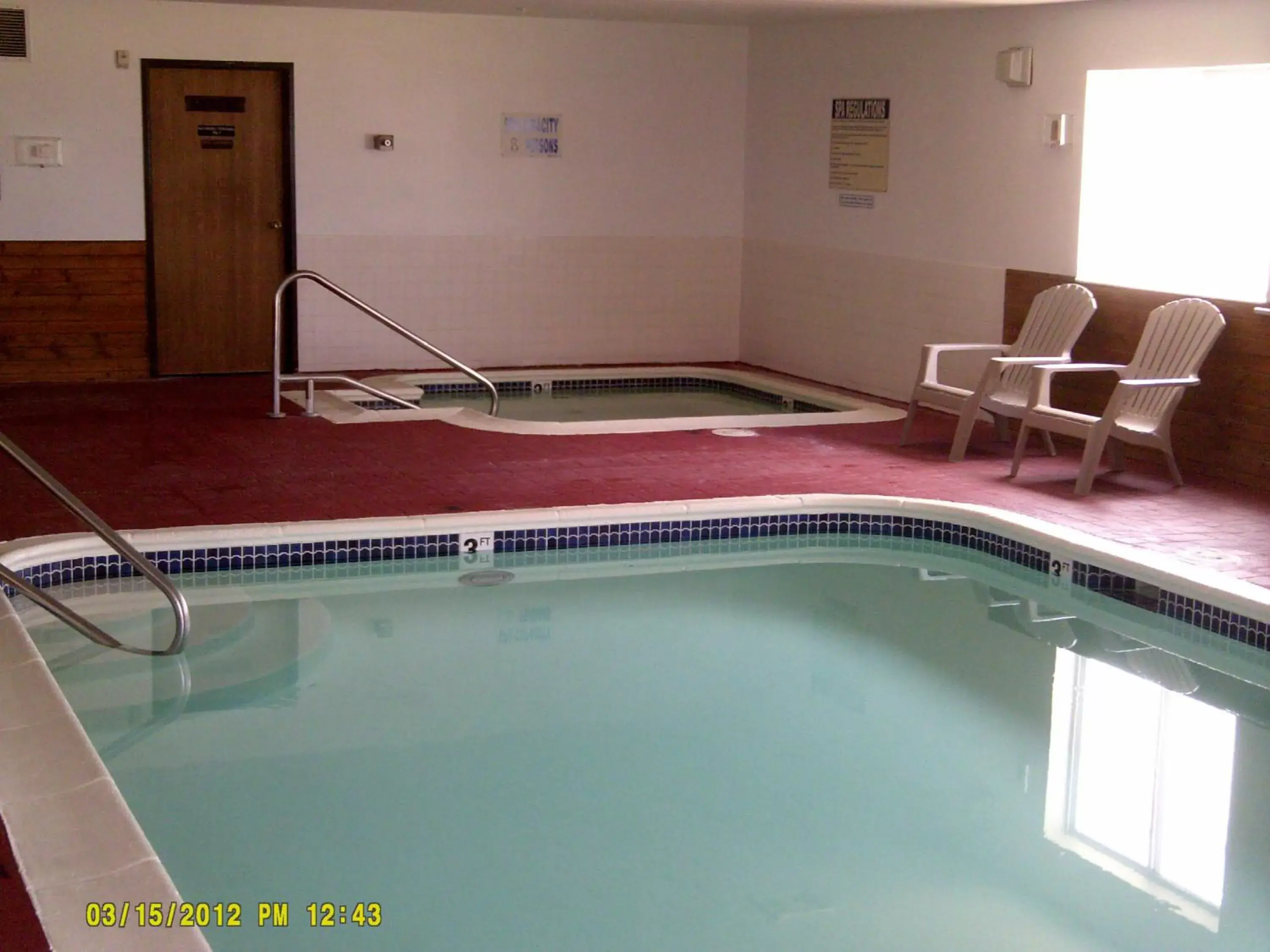 Hot Tub, Swimming Pool in Capri Inn & Suites - Beatrice