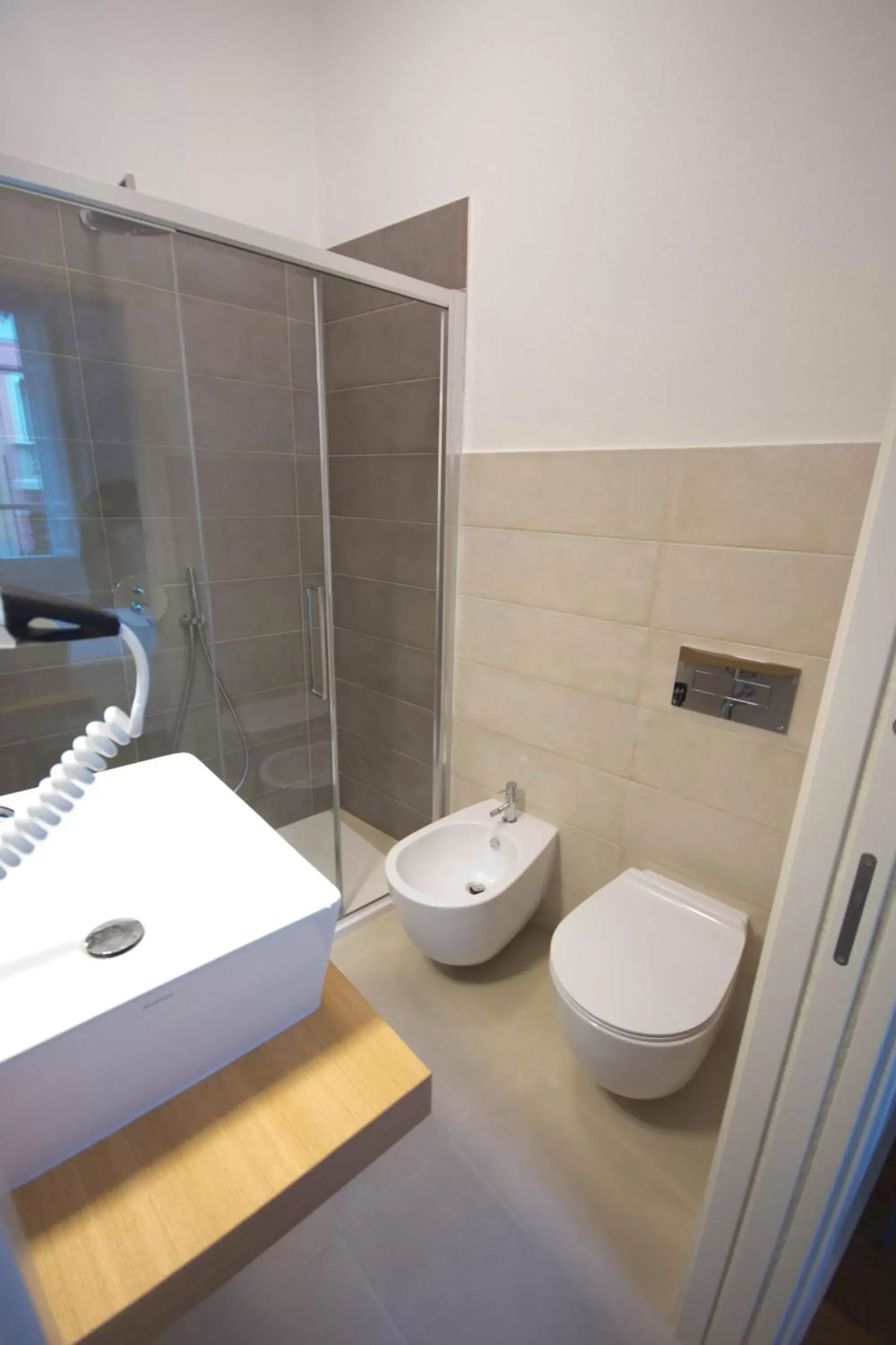 Shower, Bathroom in CrossRoad Four - locazione turistica