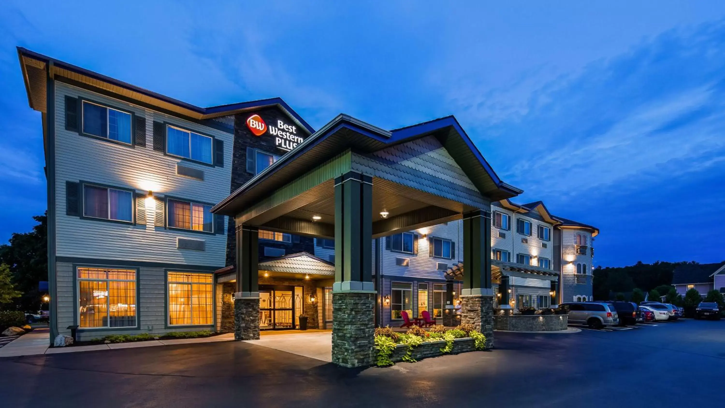 Property building in Best Western PLUS Vineyard Inn and Suites