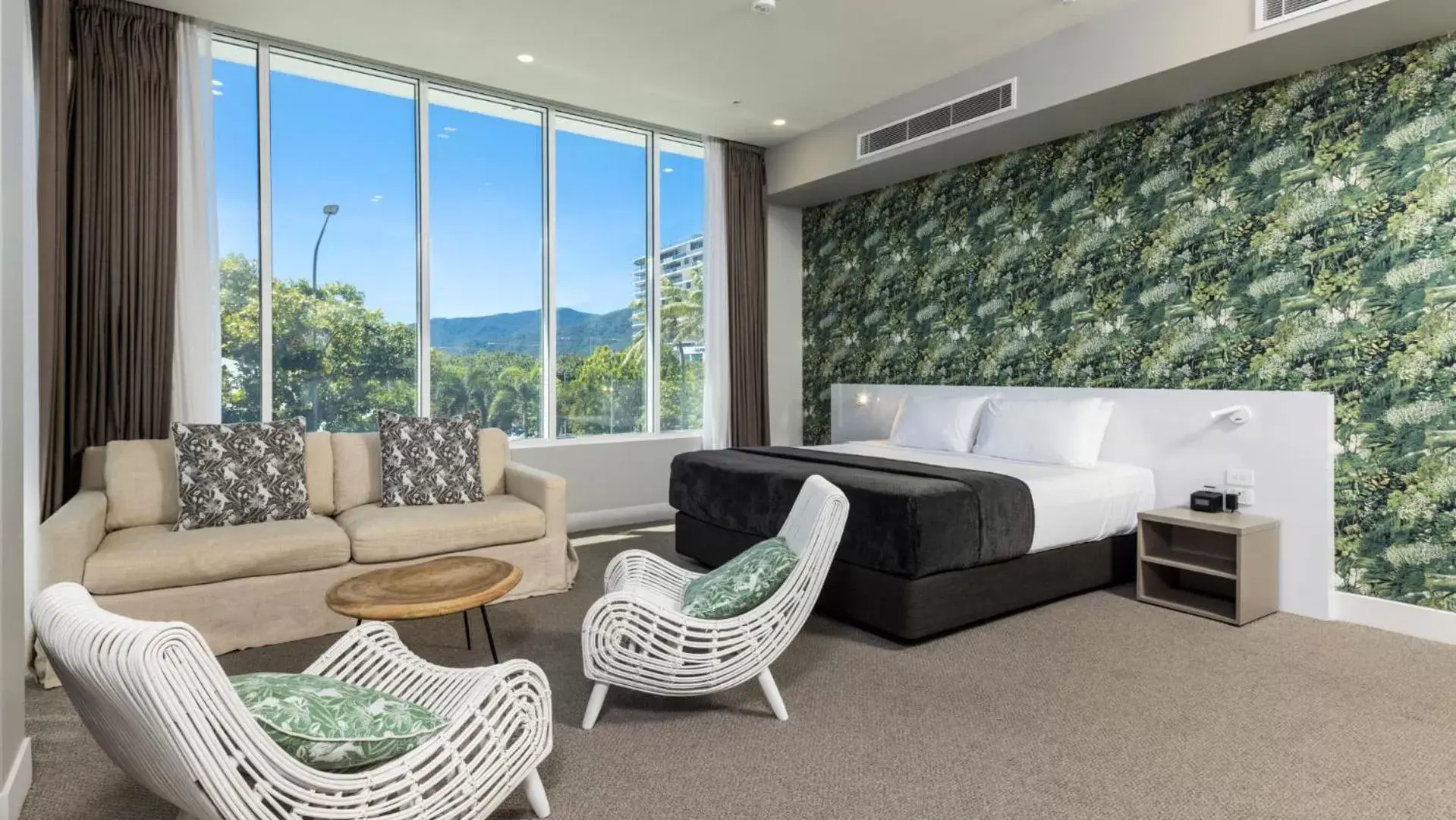 Bedroom, Seating Area in Pacific Hotel Cairns