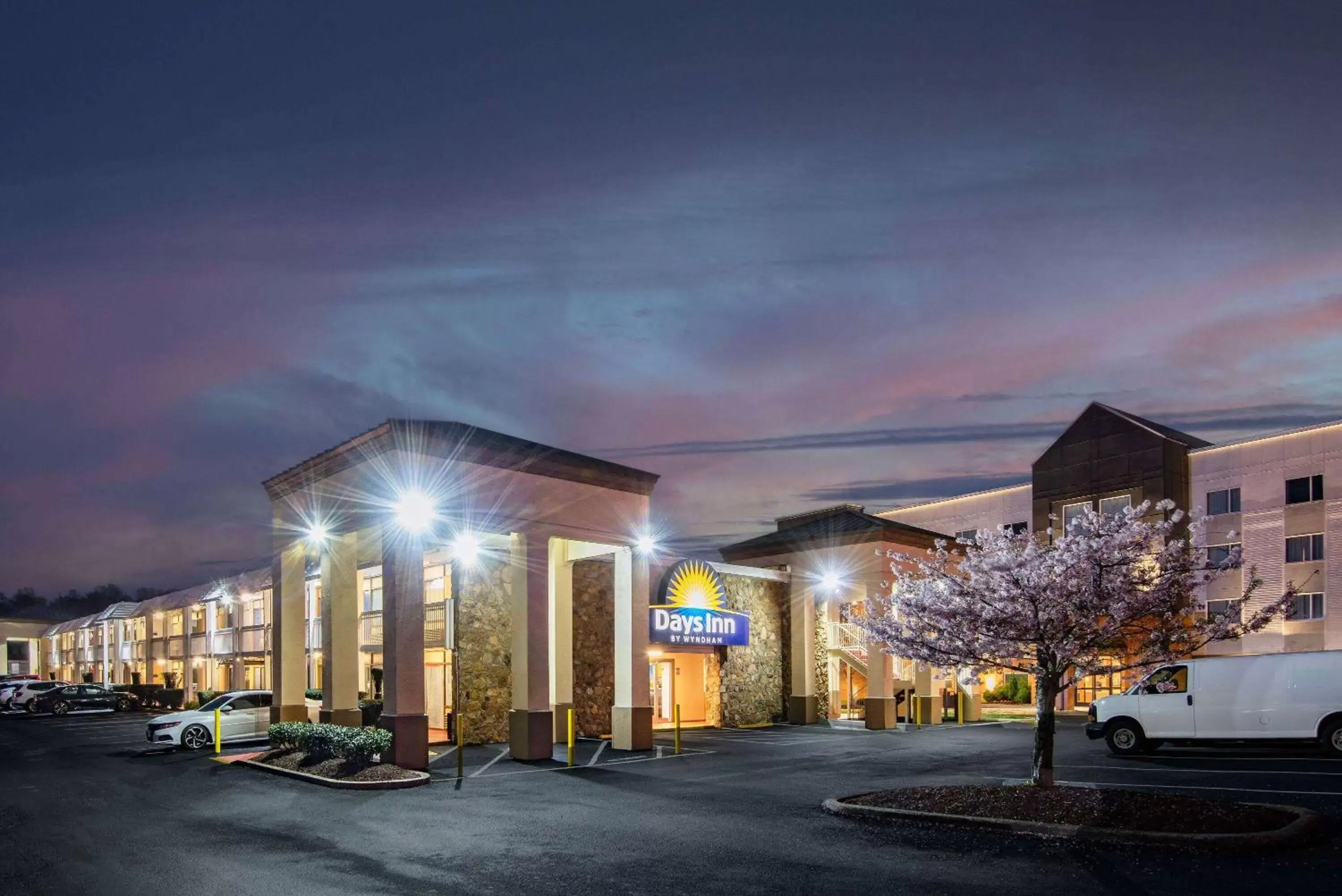 Property building in Days Inn by Wyndham Charlottesville/University Area Property building in Days Inn by Wyndham Charlottesville/University Area