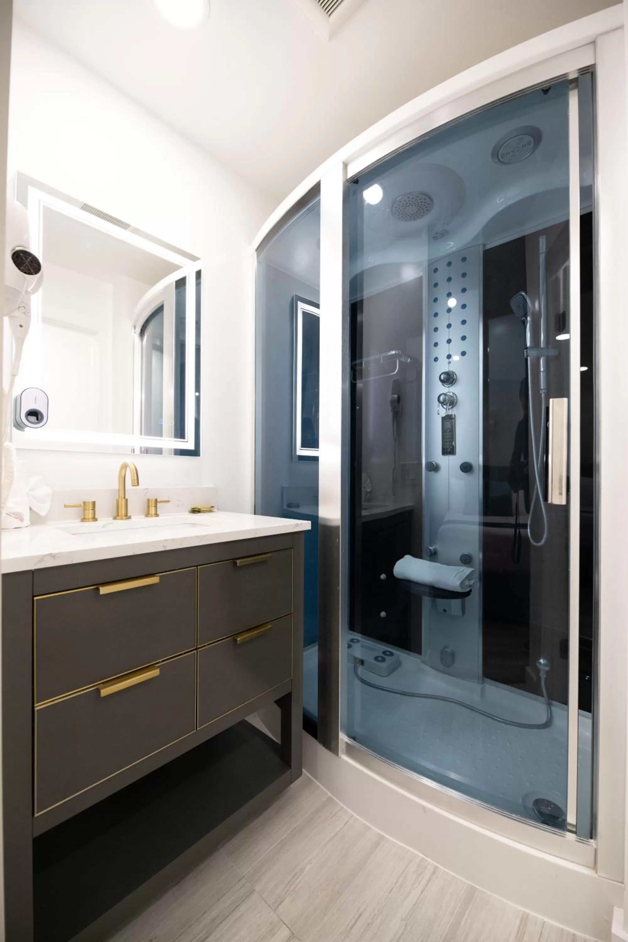 Bathroom in Omeo Suites