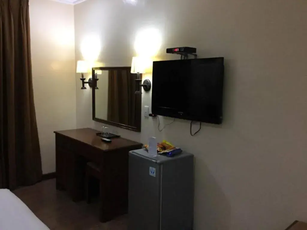 TV and multimedia, TV/Entertainment Center in Dotties Place Hotel and Restaurant