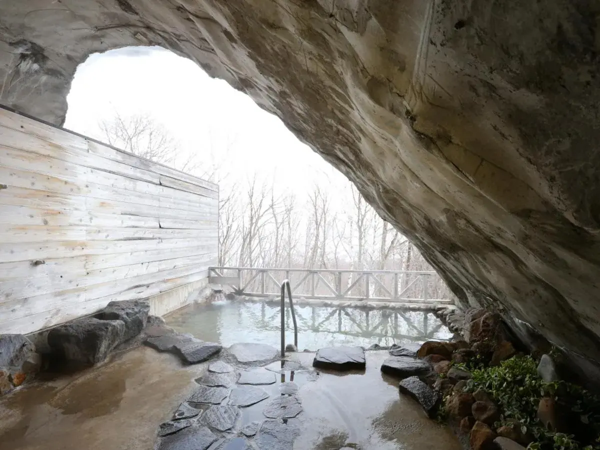 Open Air Bath, Winter in Hotel Silk In Madarao