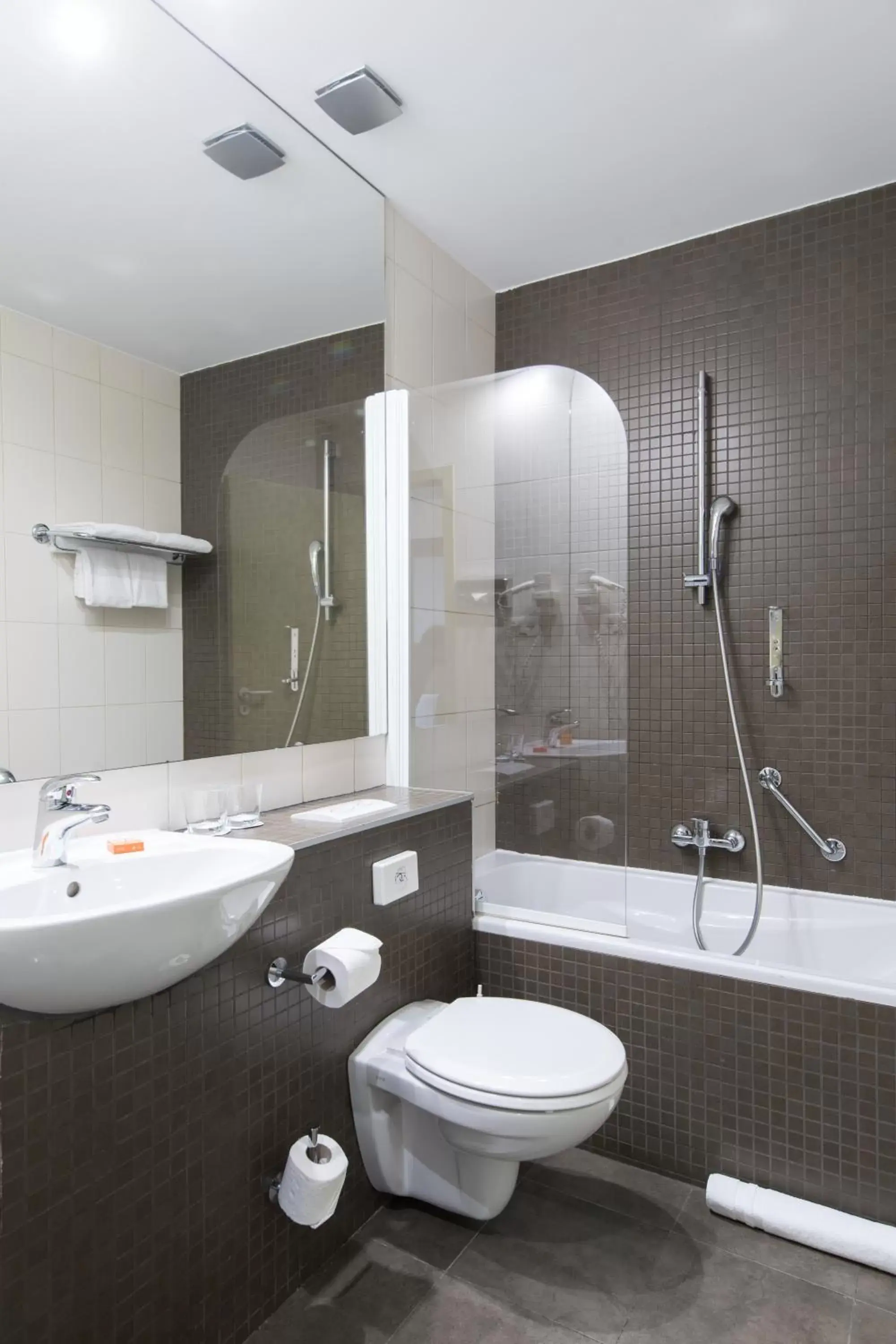 Bathroom in Hotel Chambord