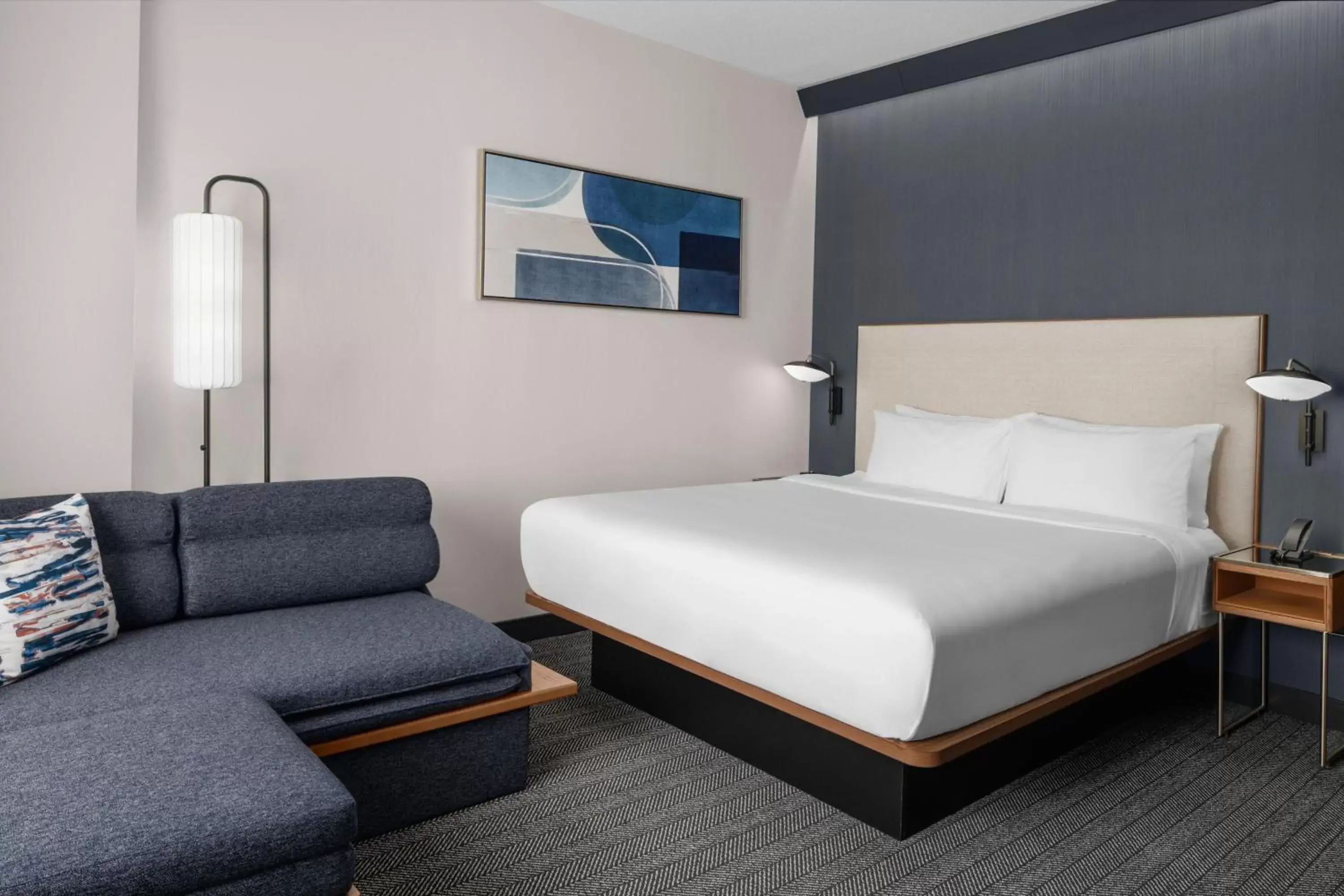 Photo of the whole room, Bed in Courtyard by Marriott Calgary Downtown