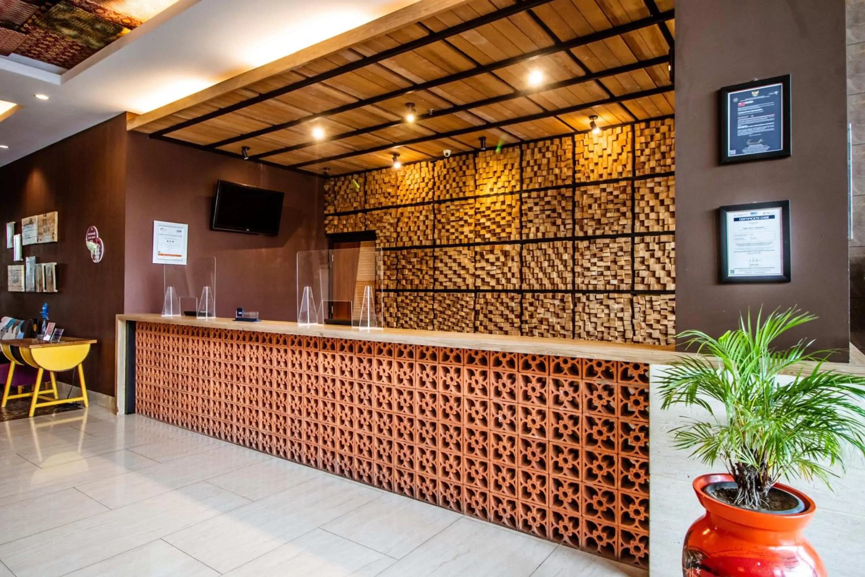 Property building, Lobby/Reception in Tjokro Style Yogyakarta