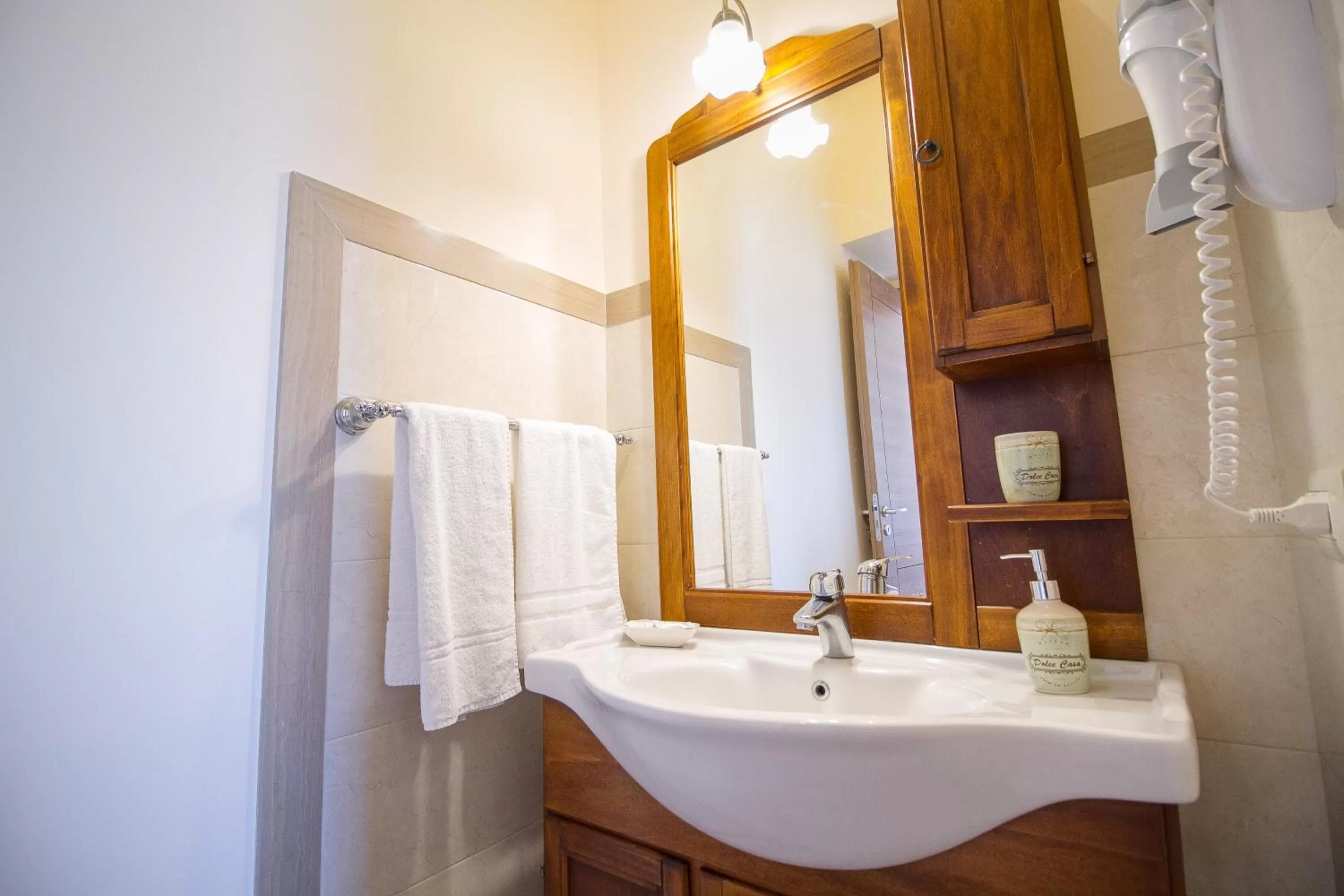 Bathroom in Etna Royal View