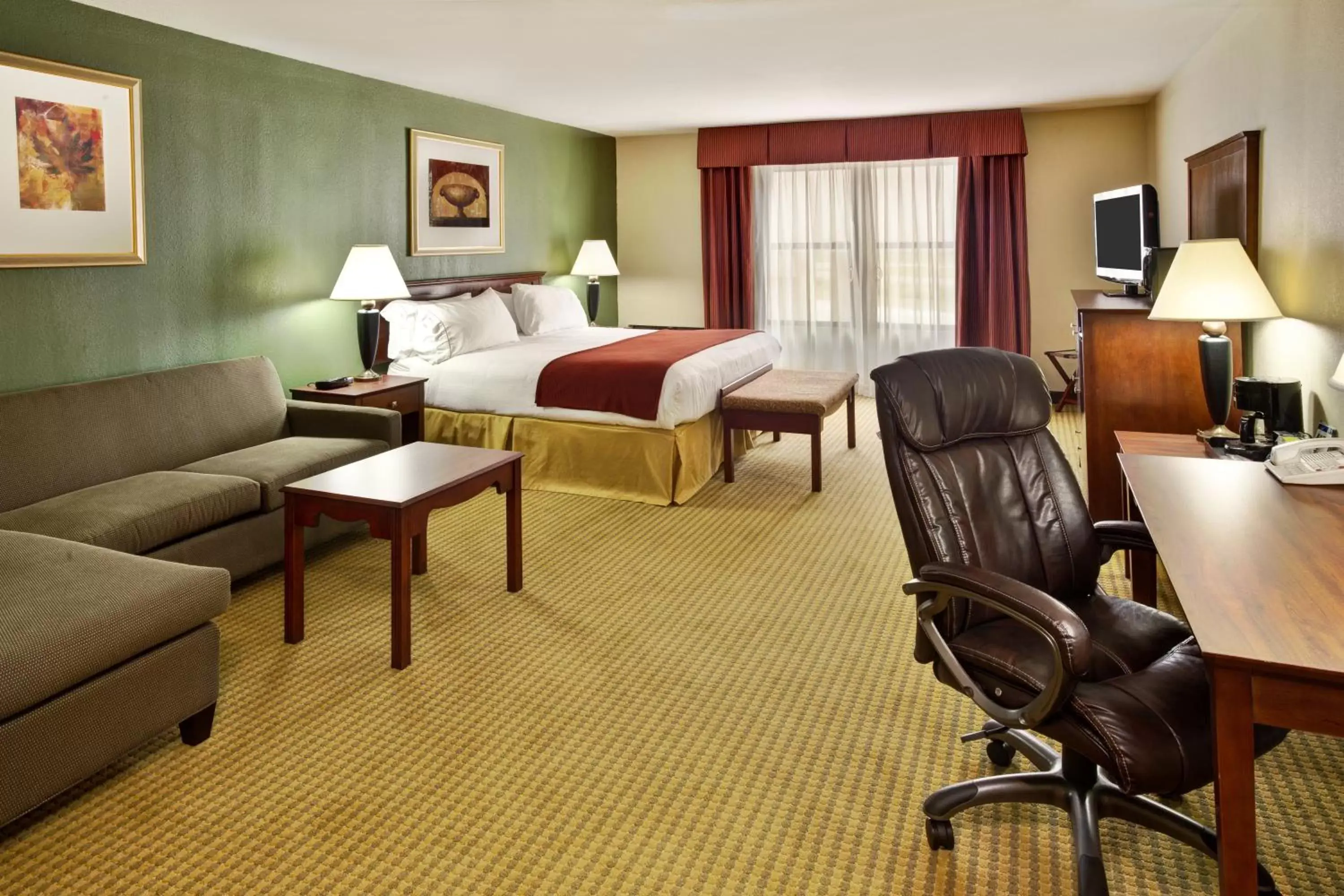 Photo of the whole room in Holiday Inn Express Breaux Bridge, an IHG Hotel