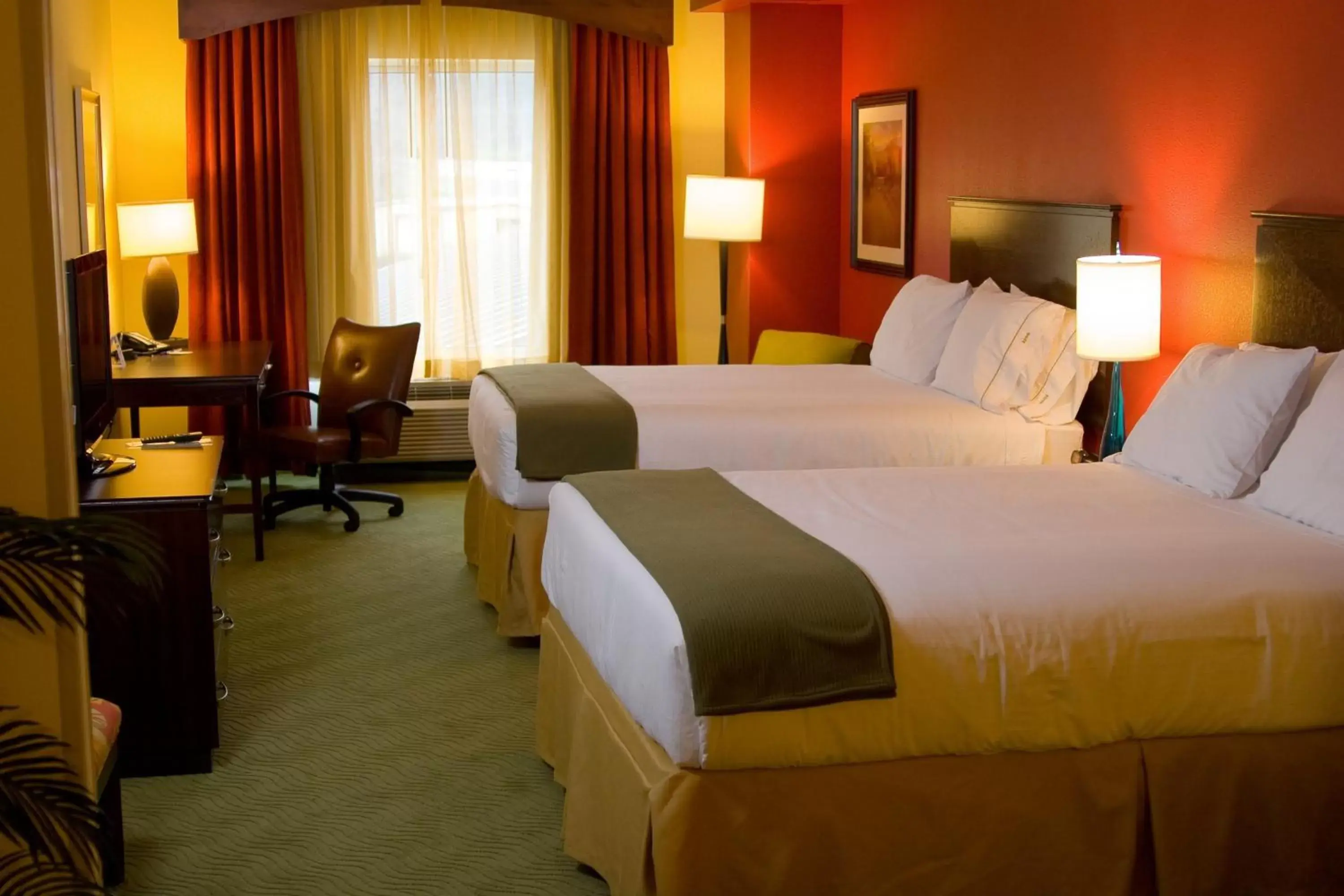 Bed in Holiday Inn Express & Suites - Spartanburg-North, an IHG Hotel
