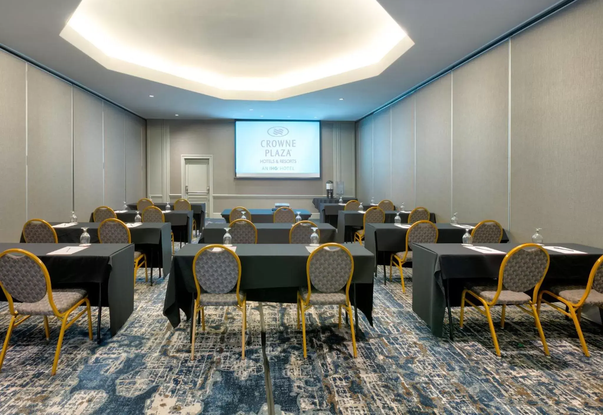 Meeting/conference room in Crowne Plaza Suites Arlington, an IHG Hotel