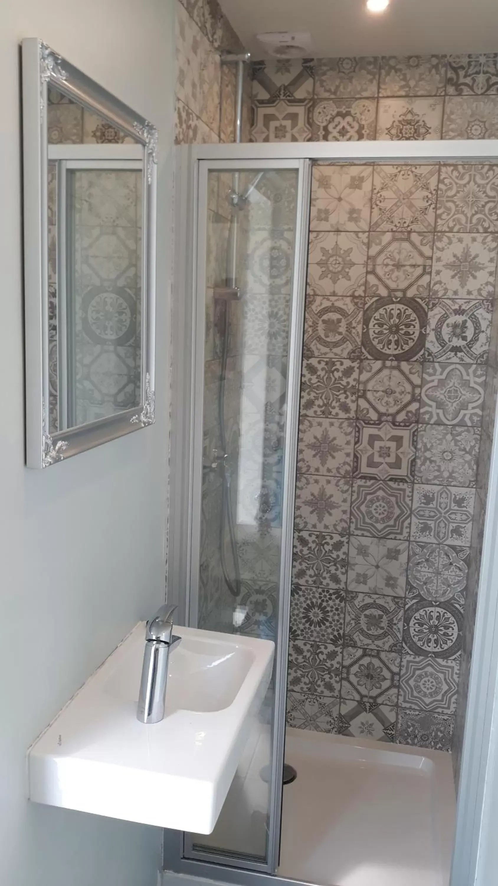 Shower, Bathroom in Biesbosch Bed & Breakfast Werkendam