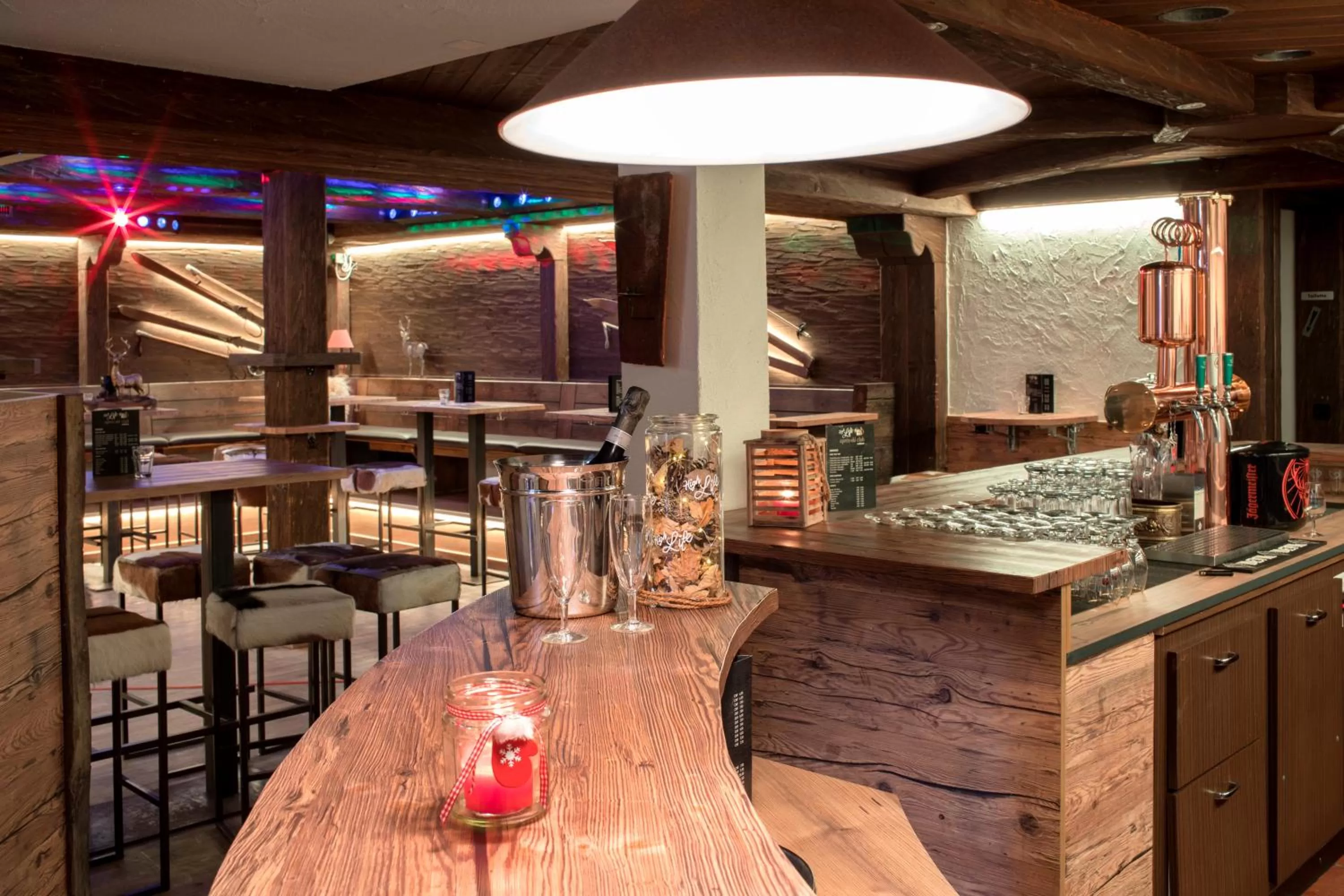 Restaurant/Places to Eat in Ambiente Mountain Style