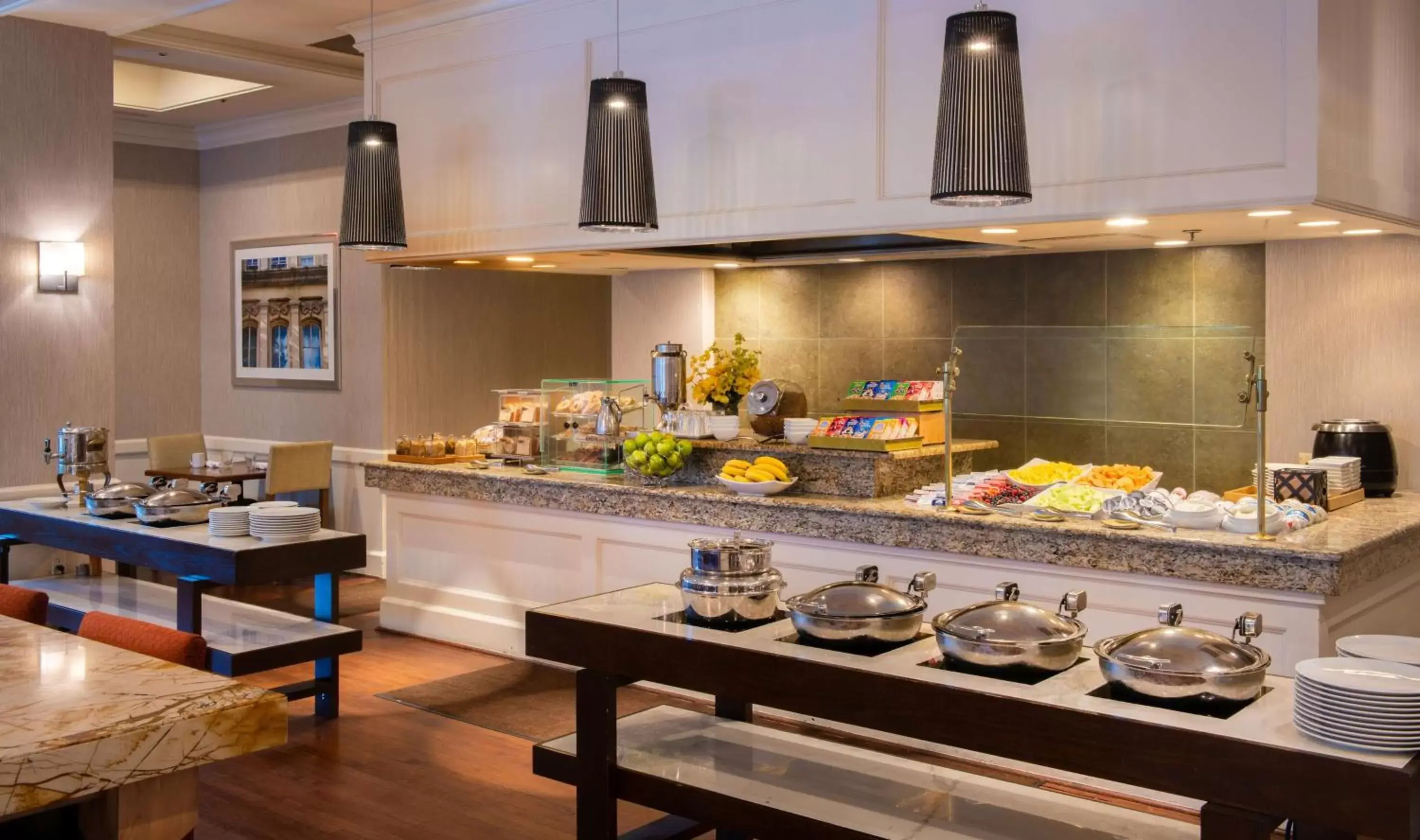 Breakfast, Restaurant/Places to Eat in DoubleTree Suites by Hilton Hotel Philadelphia West