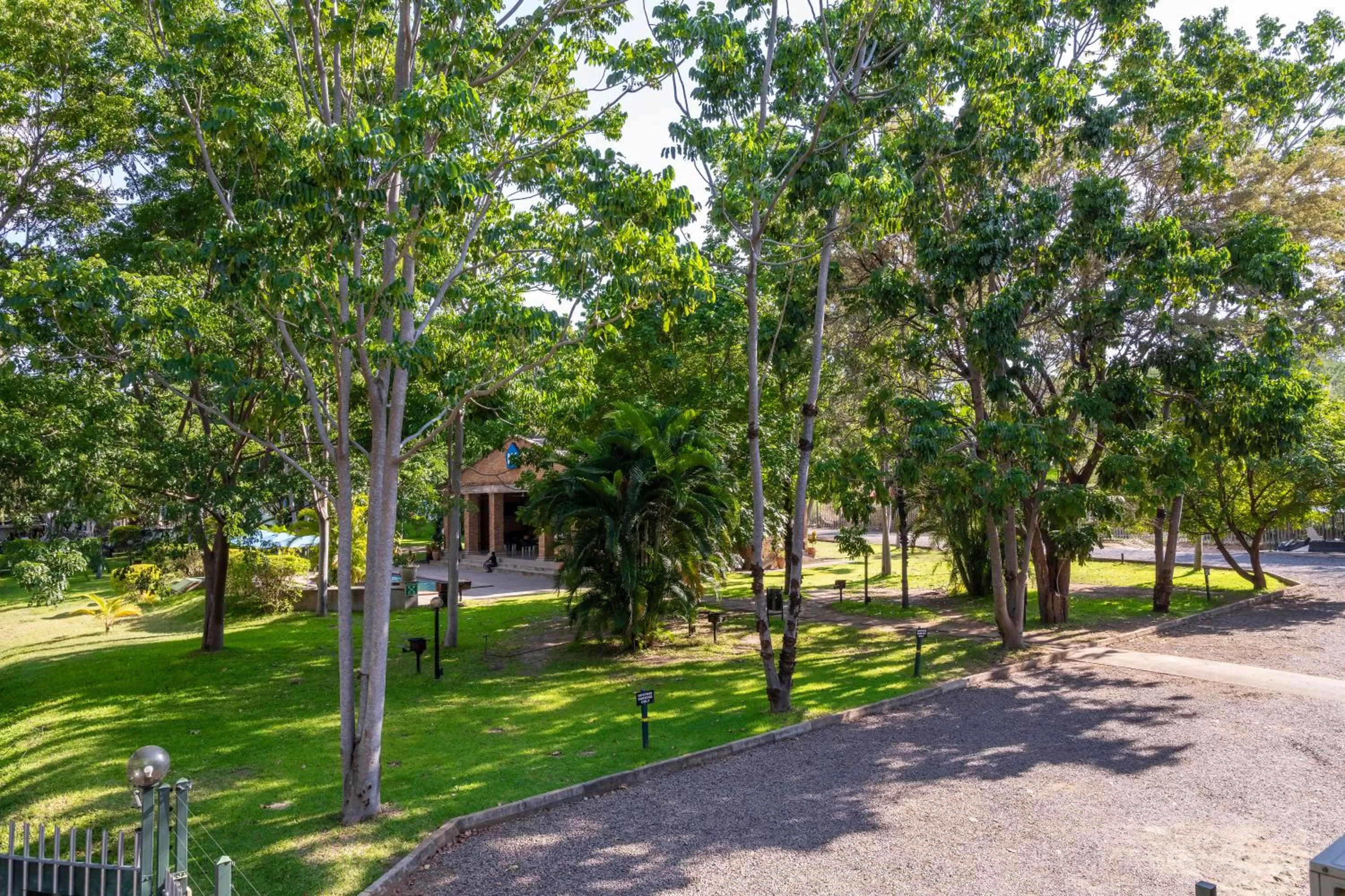 Garden view in N1 Hotel & Campsite Victoria Falls