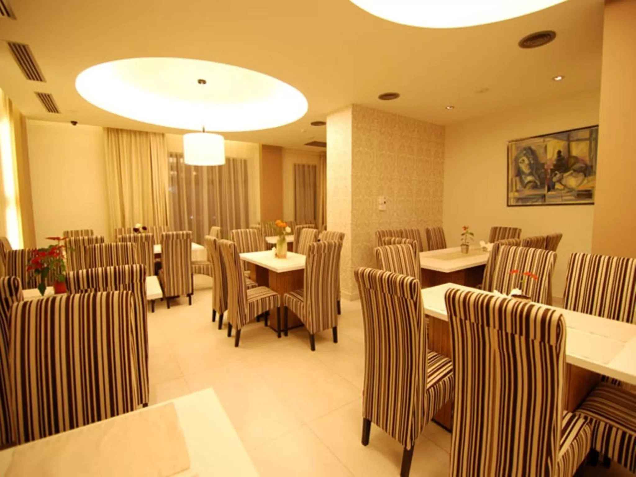 Restaurant/places to eat in Hotel Ave Lux