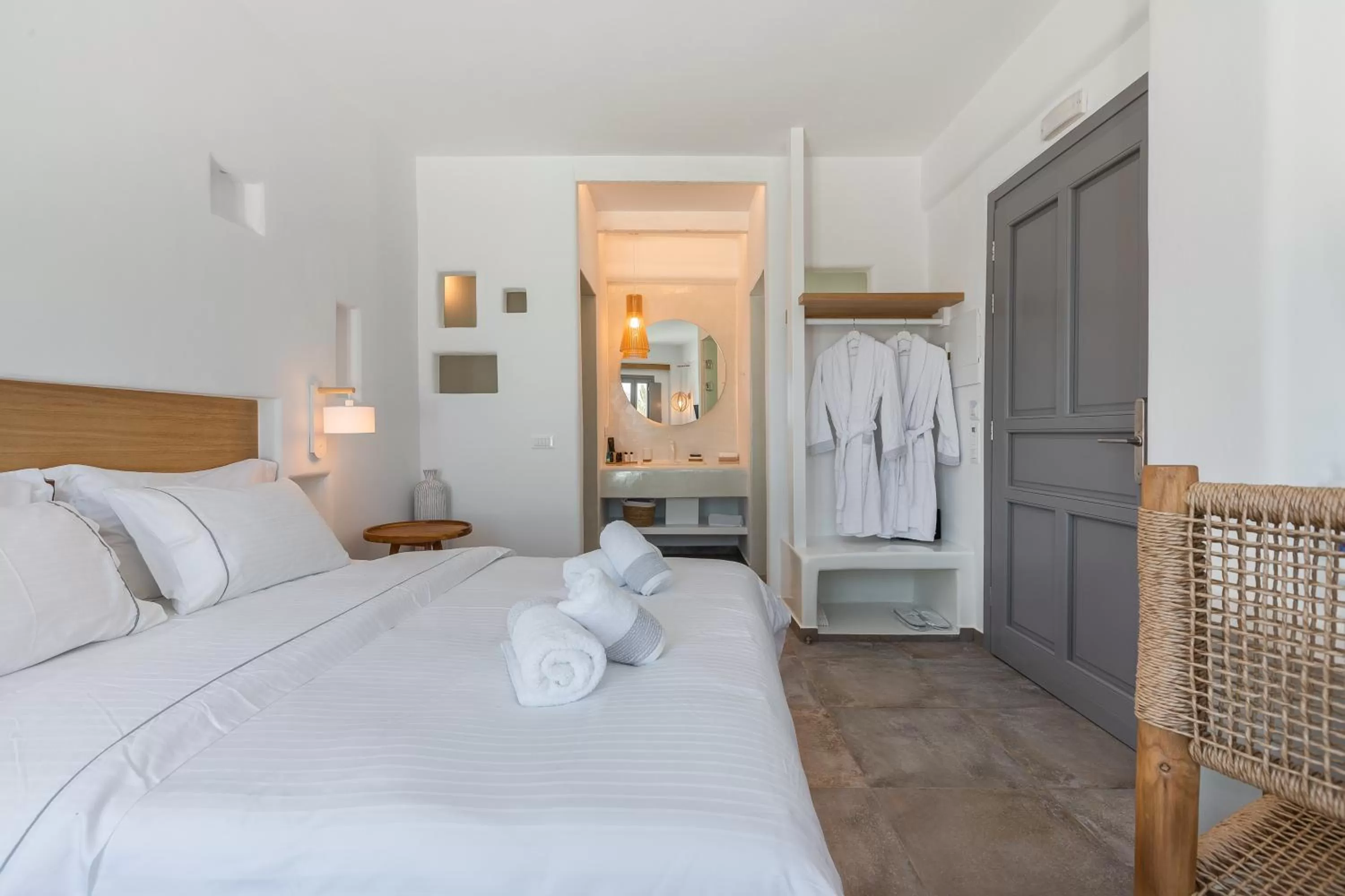 Bed in Eternity Suites Santorini