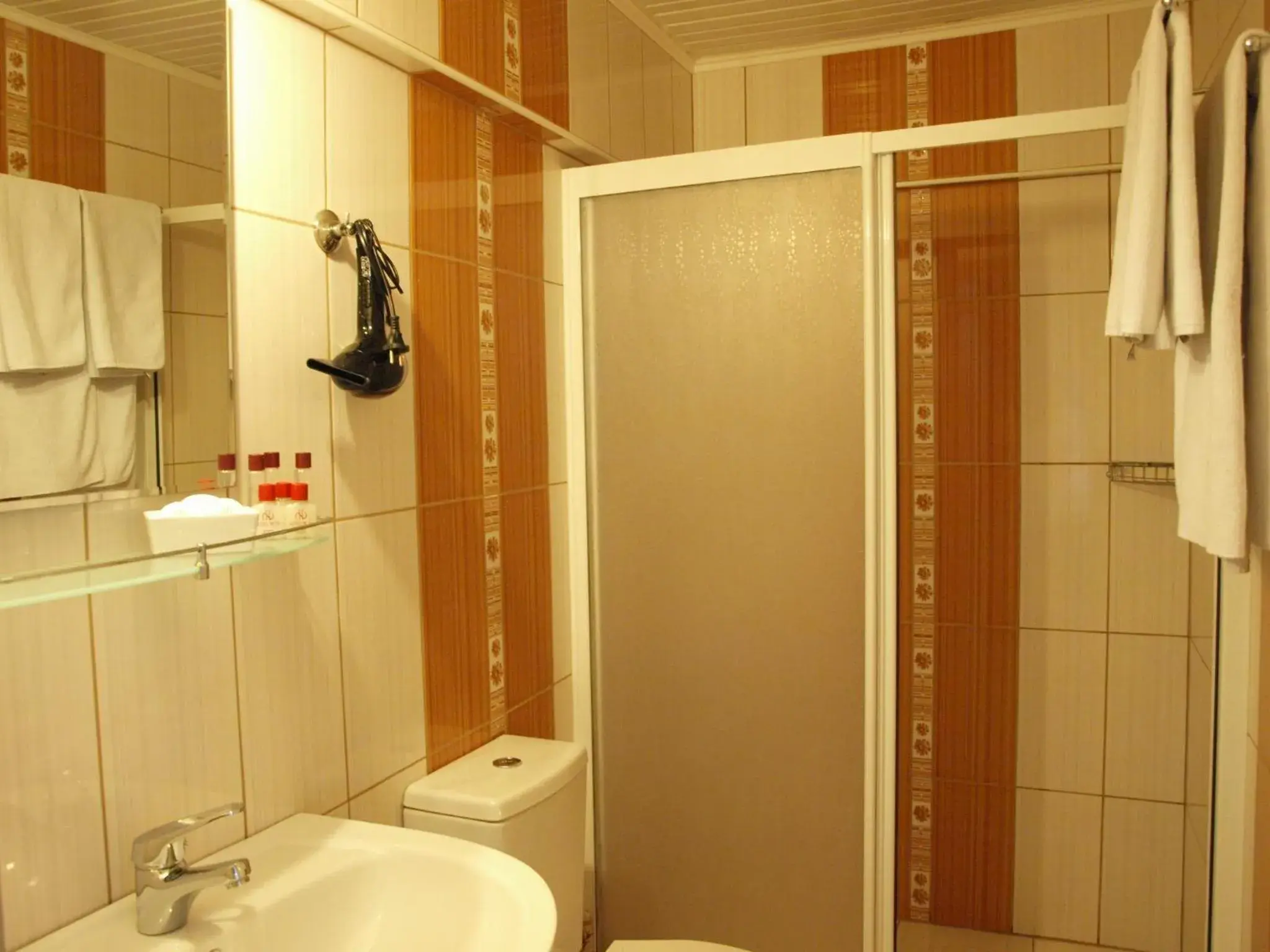 Bathroom in Hotel Nezih Istanbul