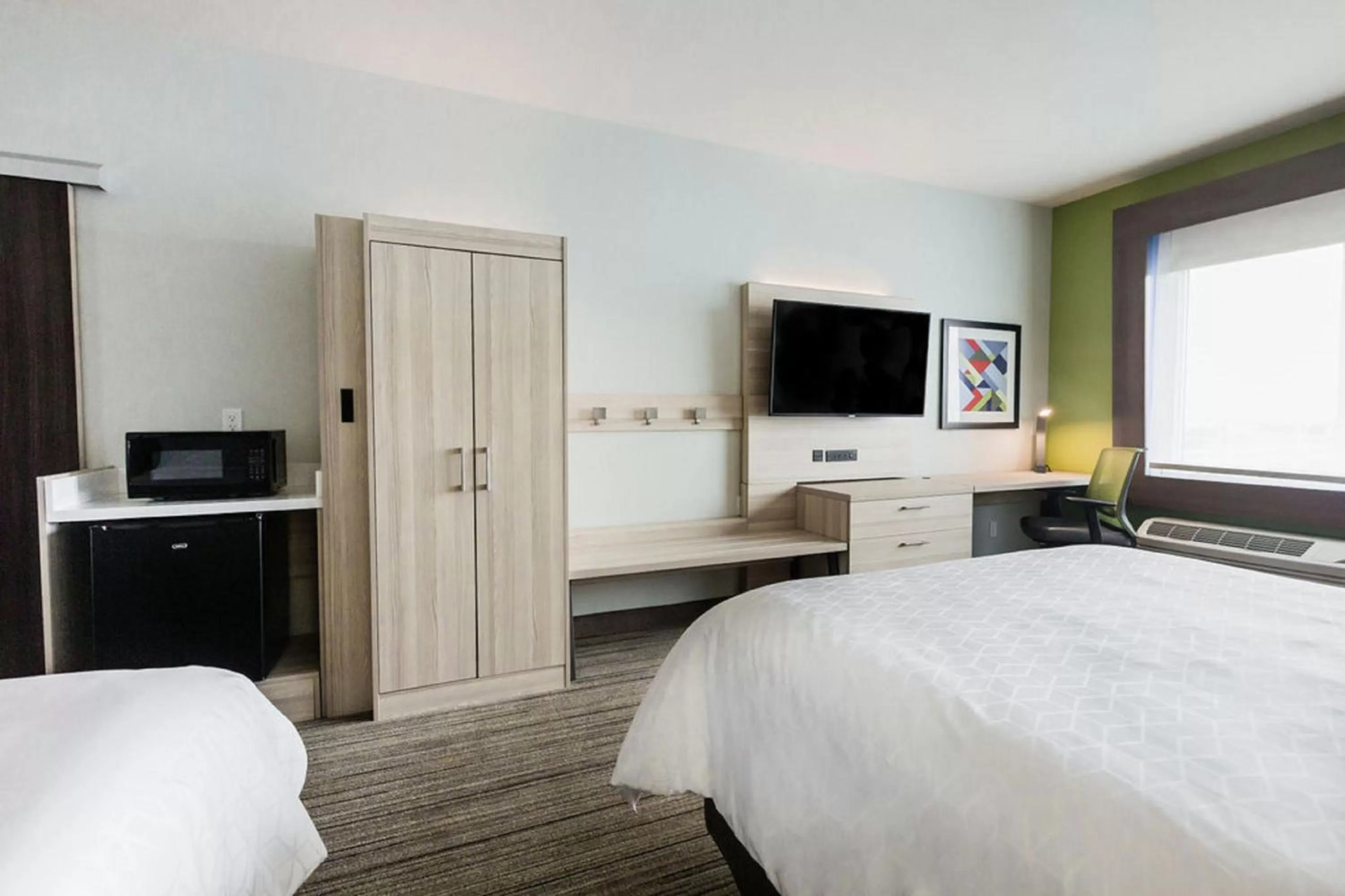 Photo of the whole room, Bed in Holiday Inn Express & Suites Edmonton N - St Albert by IHG