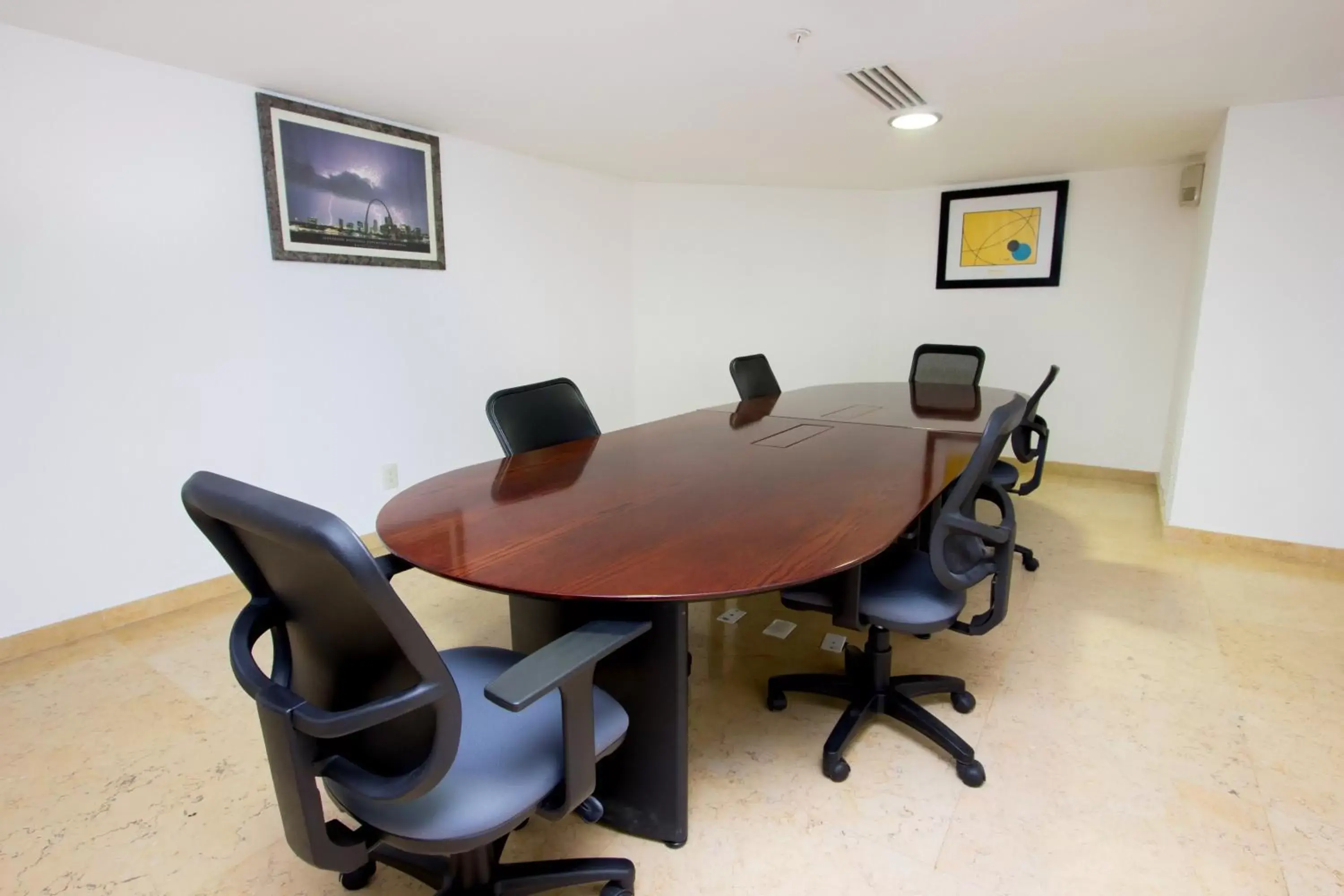 Meeting/conference room in Holiday Inn Express Nuevo Laredo, an IHG Hotel