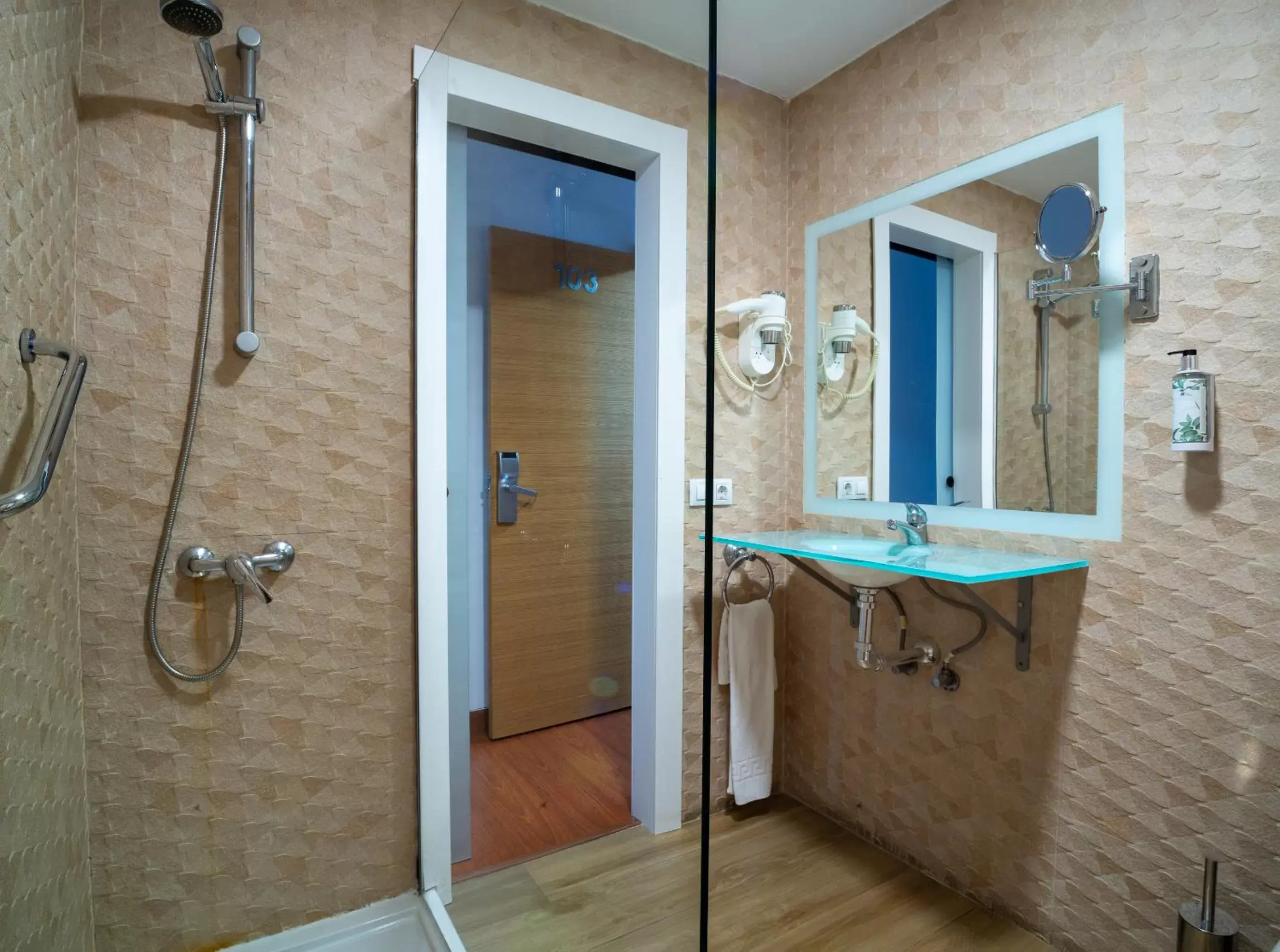 Bathroom in Hotel Familia Conde
