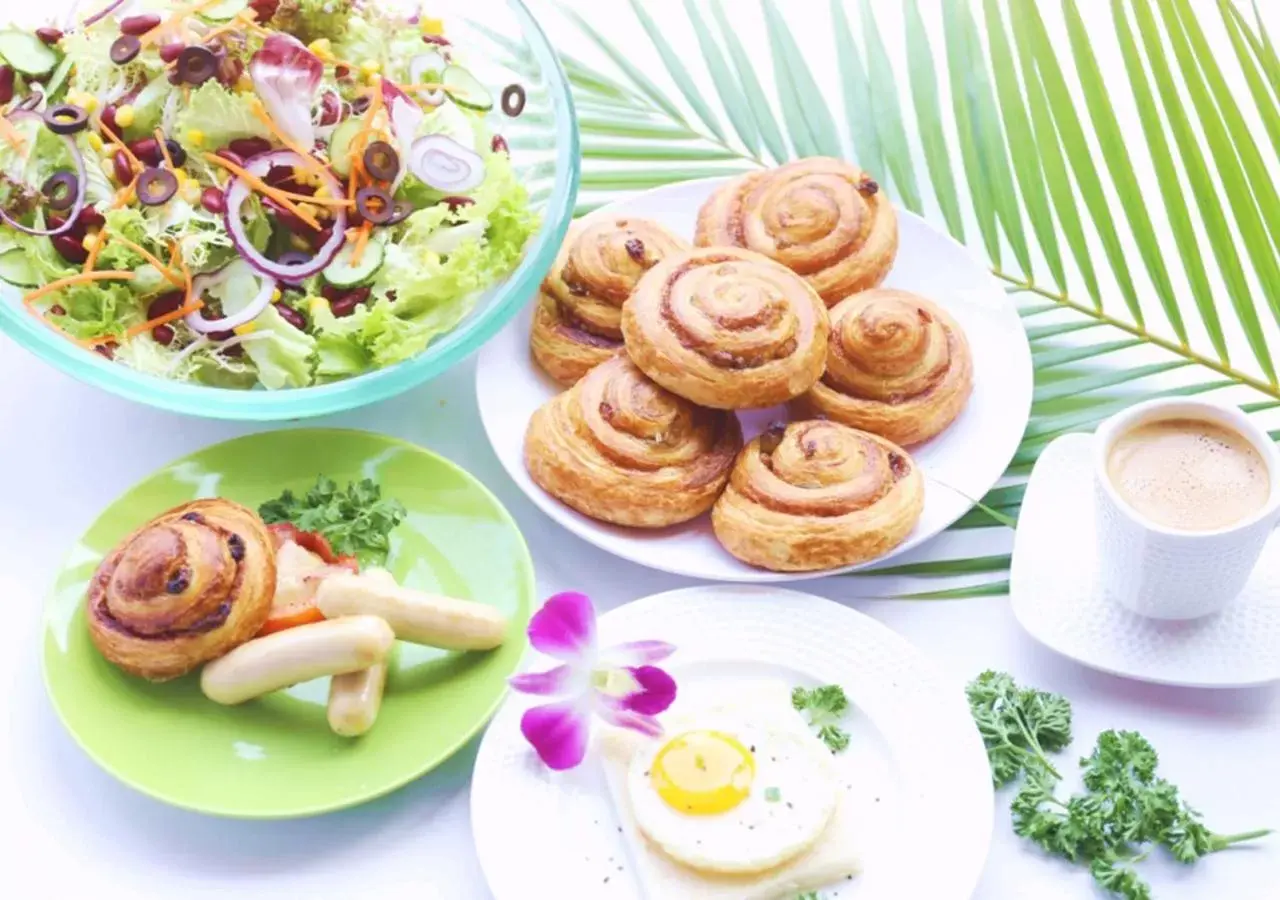 Breakfast in Grand Metropark Villa Resort Sanya Yalong Bay - Beach shuttle and Singer performance Breakfast in Grand Metropark Villa Resort Sanya Yalong Bay - Beach shuttle and Singer performance