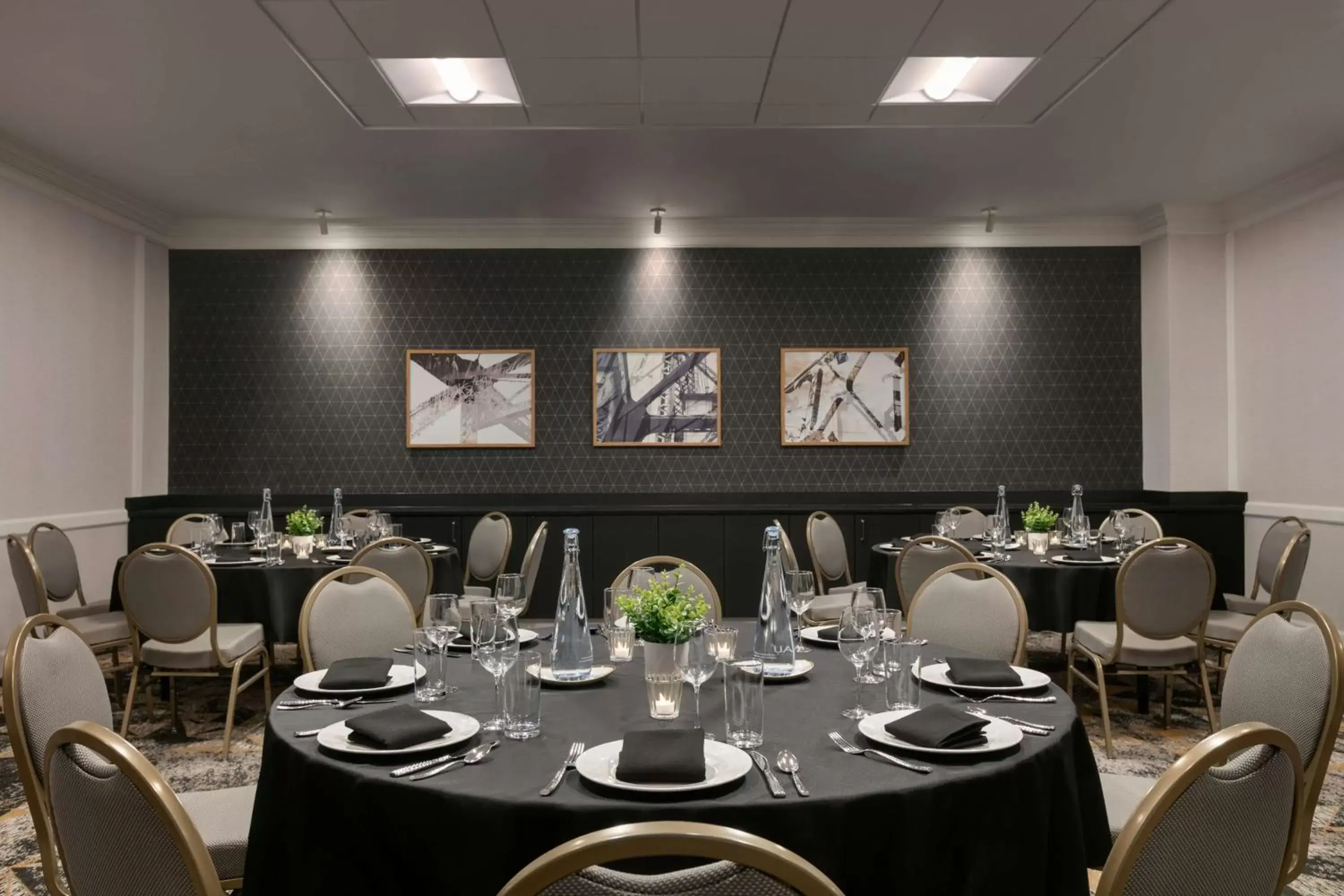Meeting/conference room, Restaurant/Places to Eat in DoubleTree by Hilton Canton Downtown