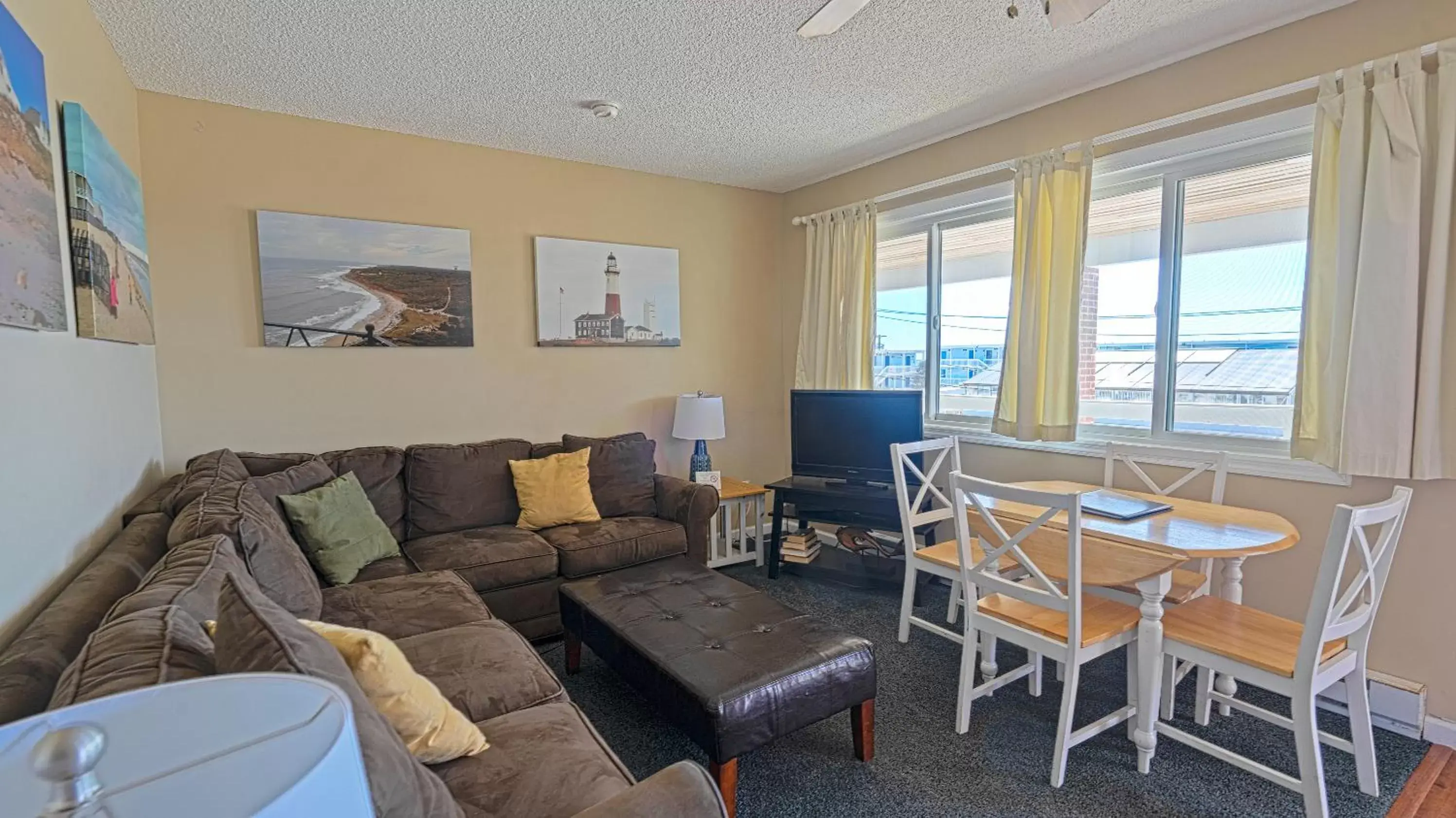 Seating Area in Montauk Oceanside Suites