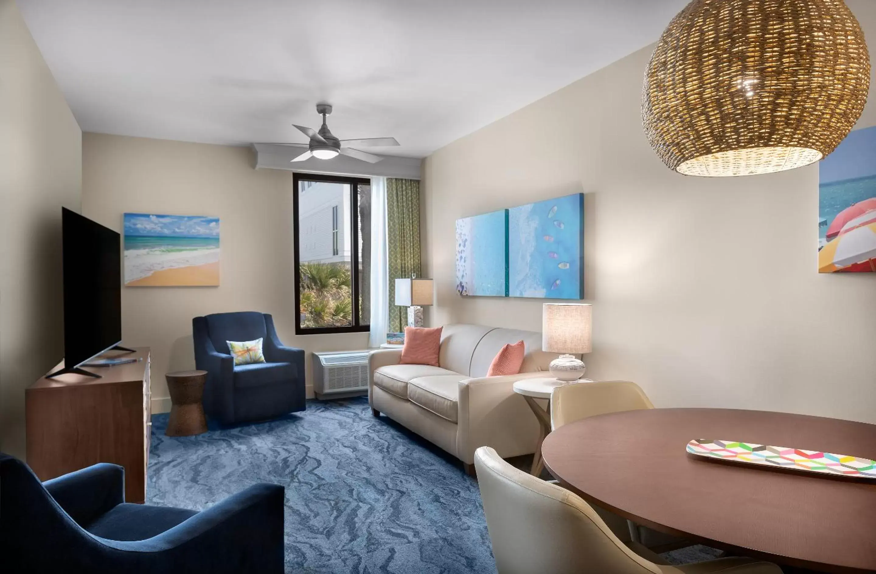 Living room, Seating Area in Surfside Beach Oceanfront Hotel