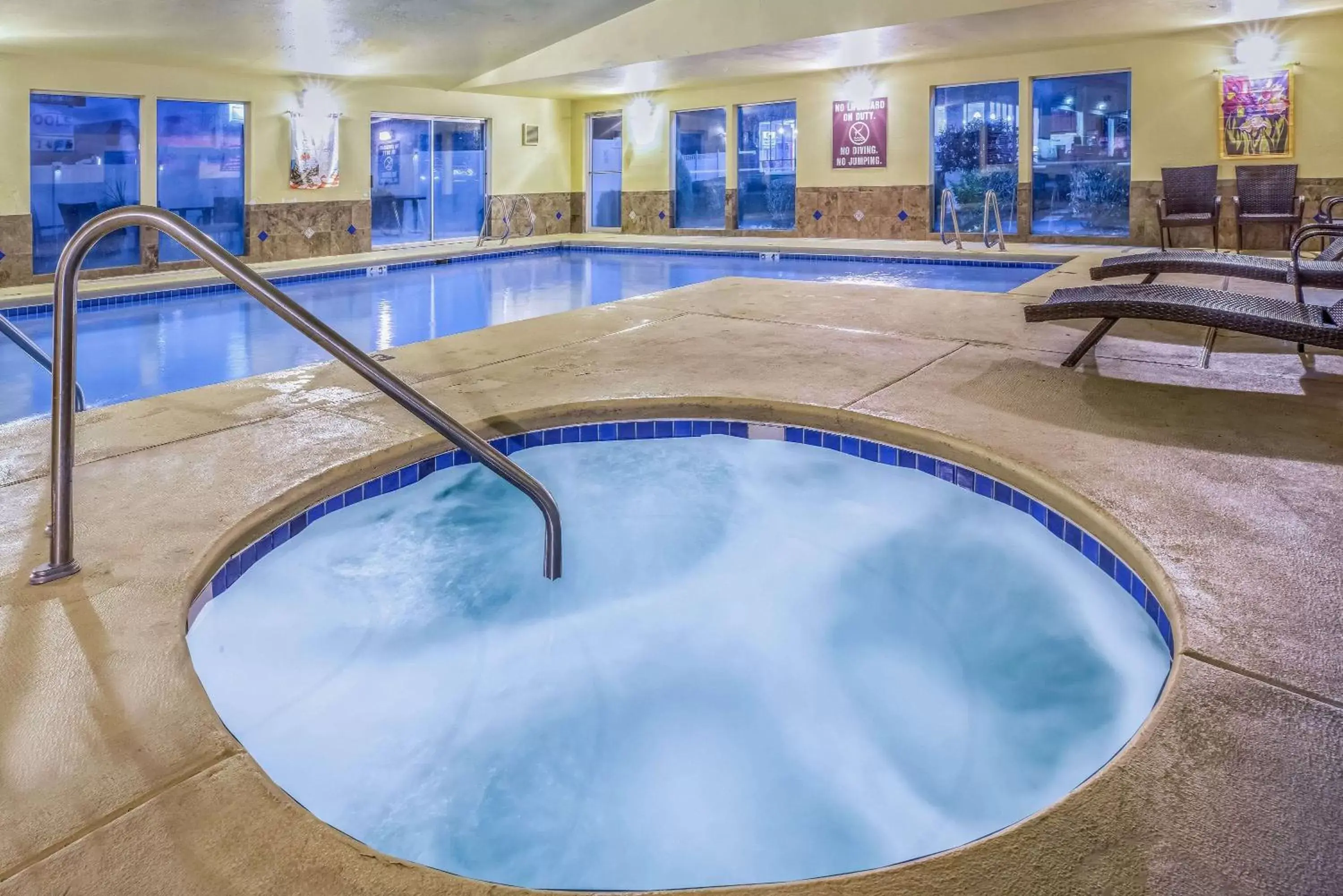 On site, Swimming Pool in La Quinta by Wyndham Wenatchee On site, Swimming Pool in La Quinta by Wyndham Wenatchee