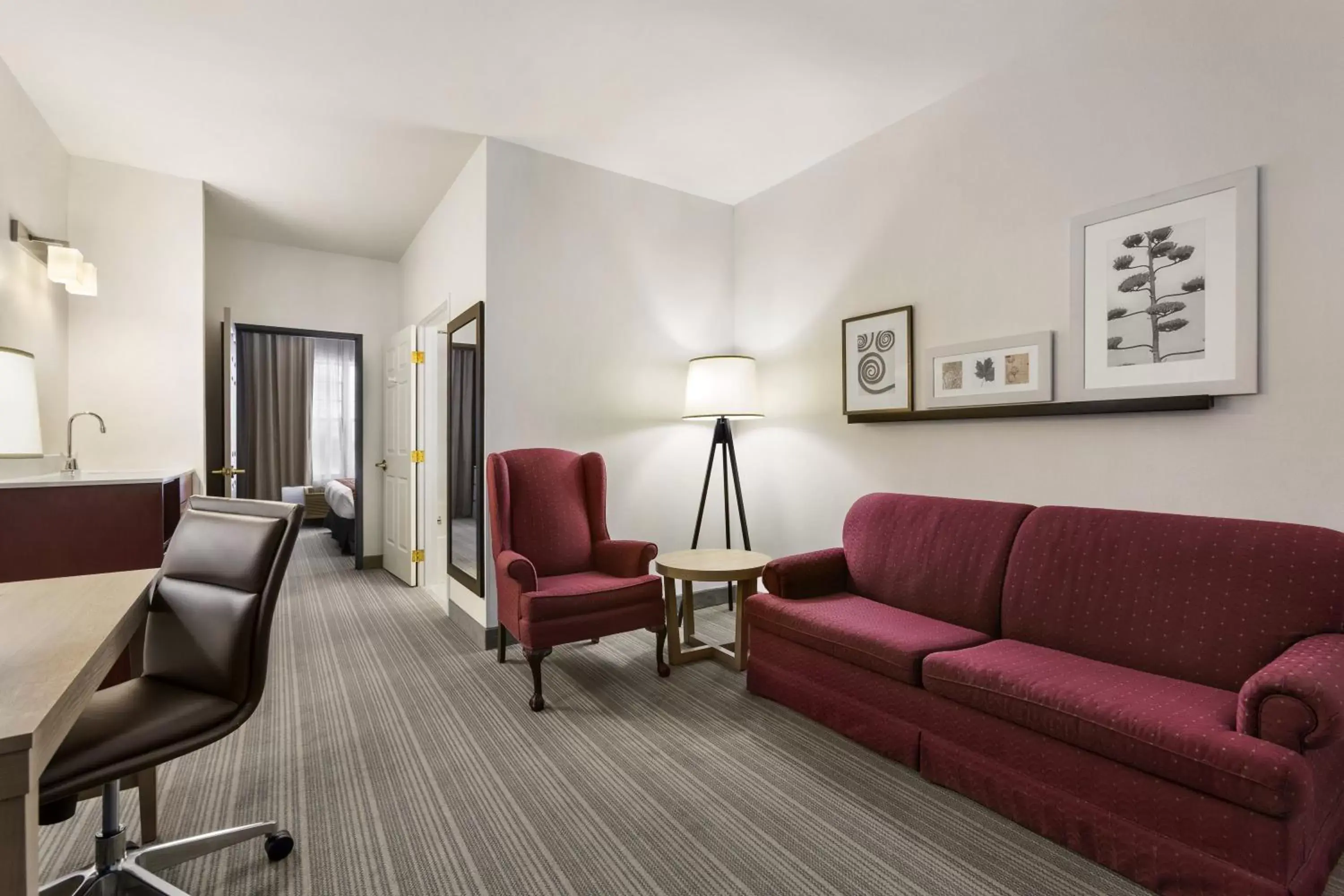 Living room, Lounge/Bar in Country Inn & Suites by Radisson, Wausau, WI