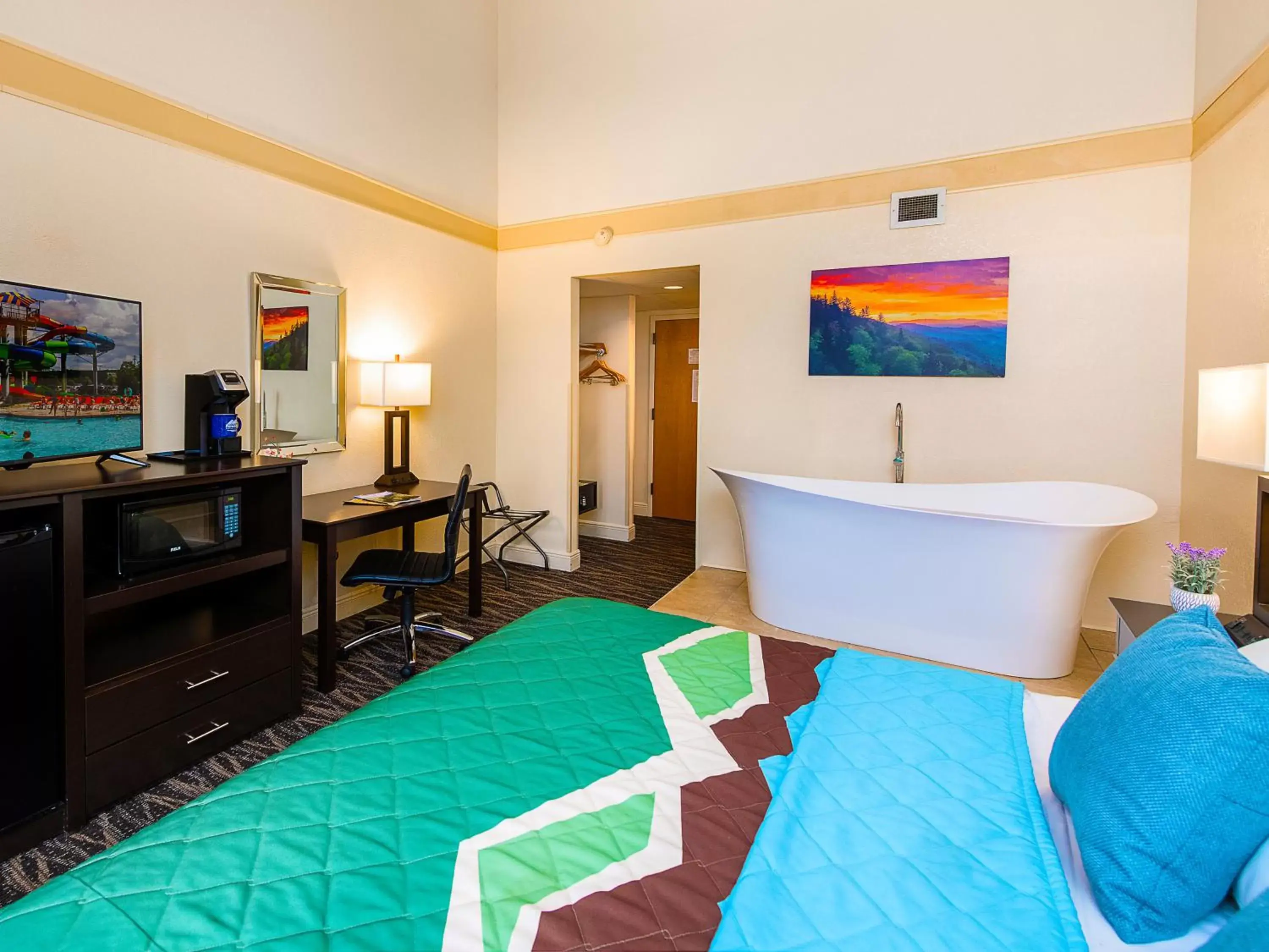 TV and multimedia, TV/Entertainment Center in Country Cascades Waterpark Resort
