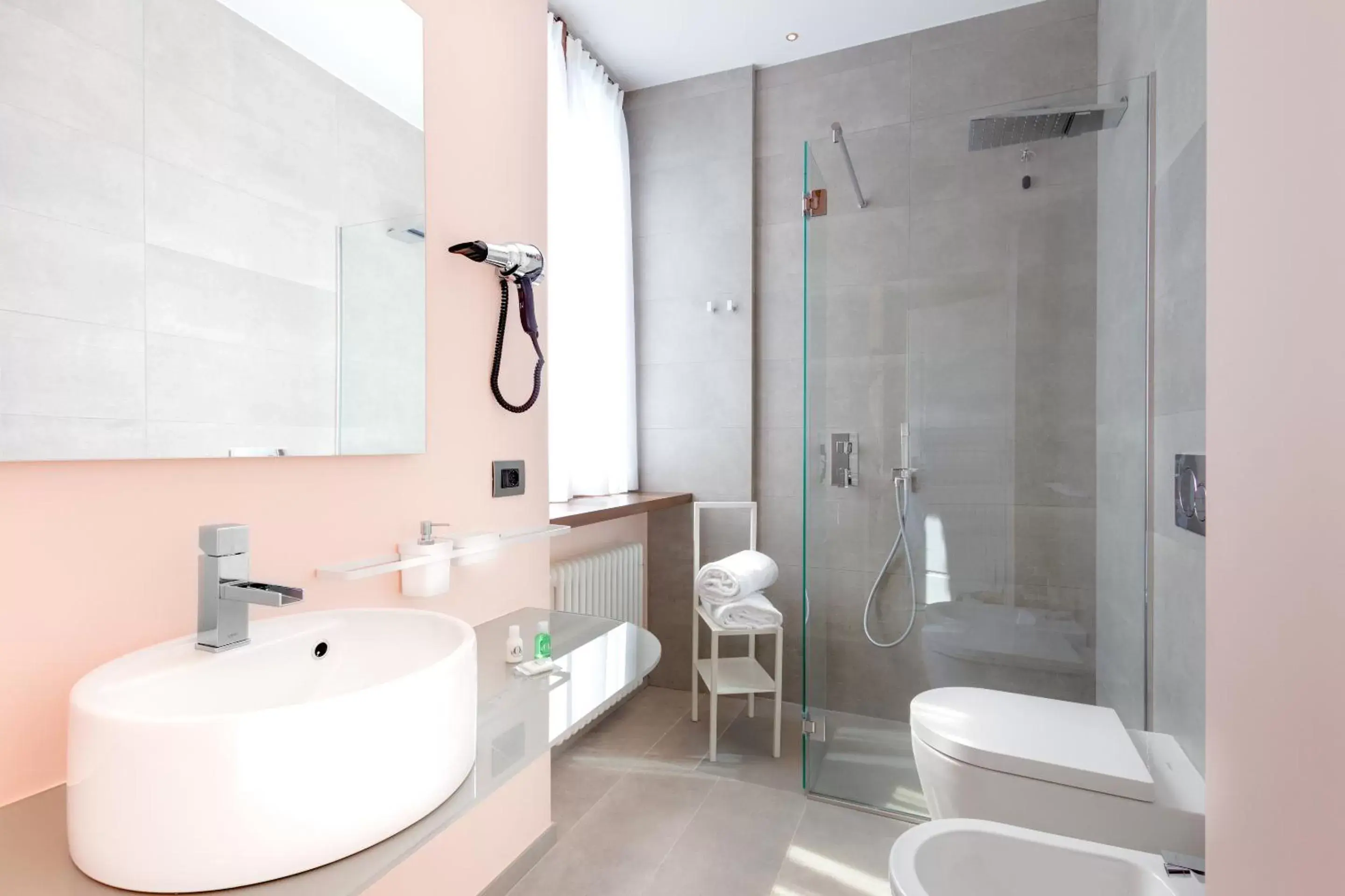 Shower, Bathroom in Le Funi Hotel