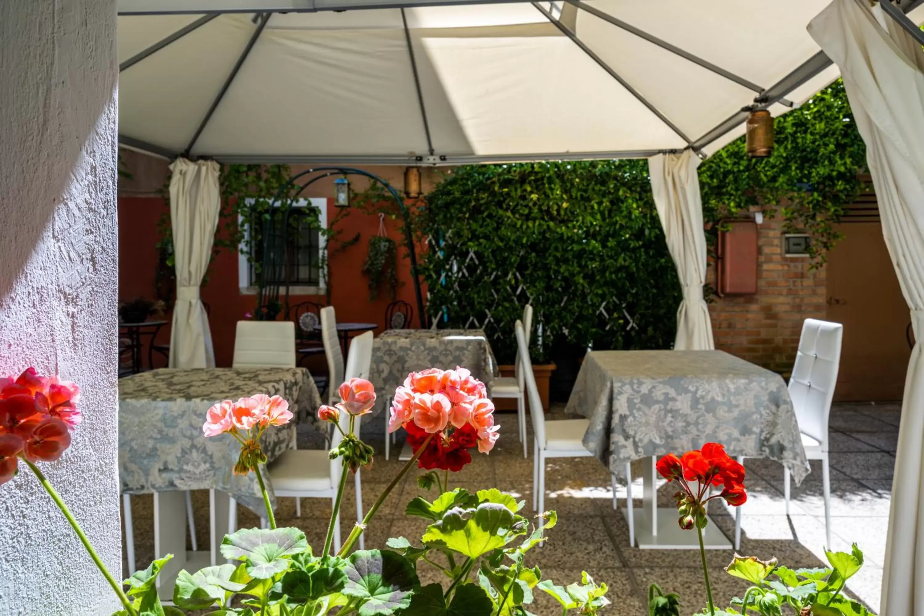 Balcony/Terrace, Restaurant/Places to Eat in Hotel Apostoli Garden