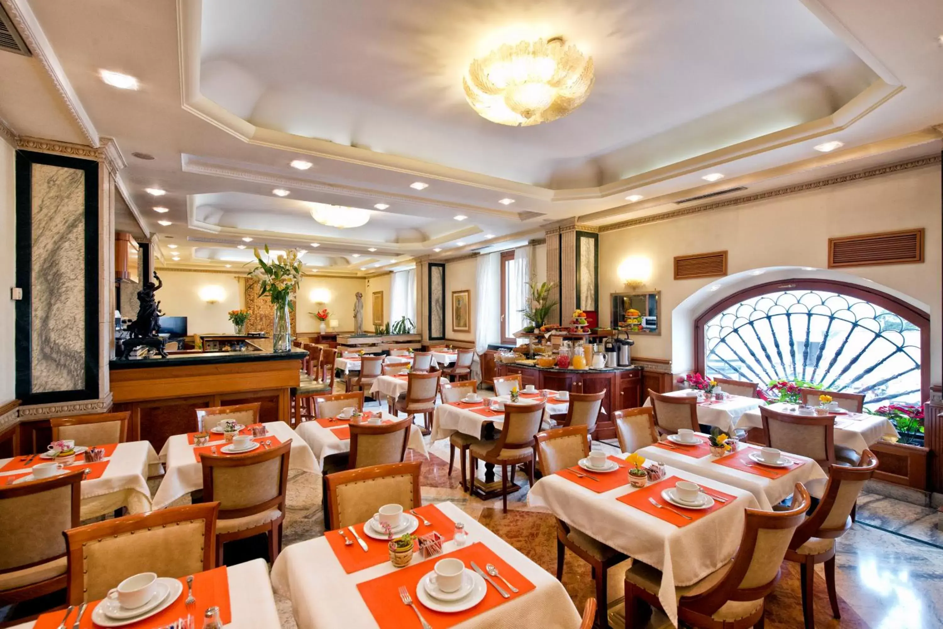 Lounge or bar, Restaurant/Places to Eat in Hotel Giolli Nazionale